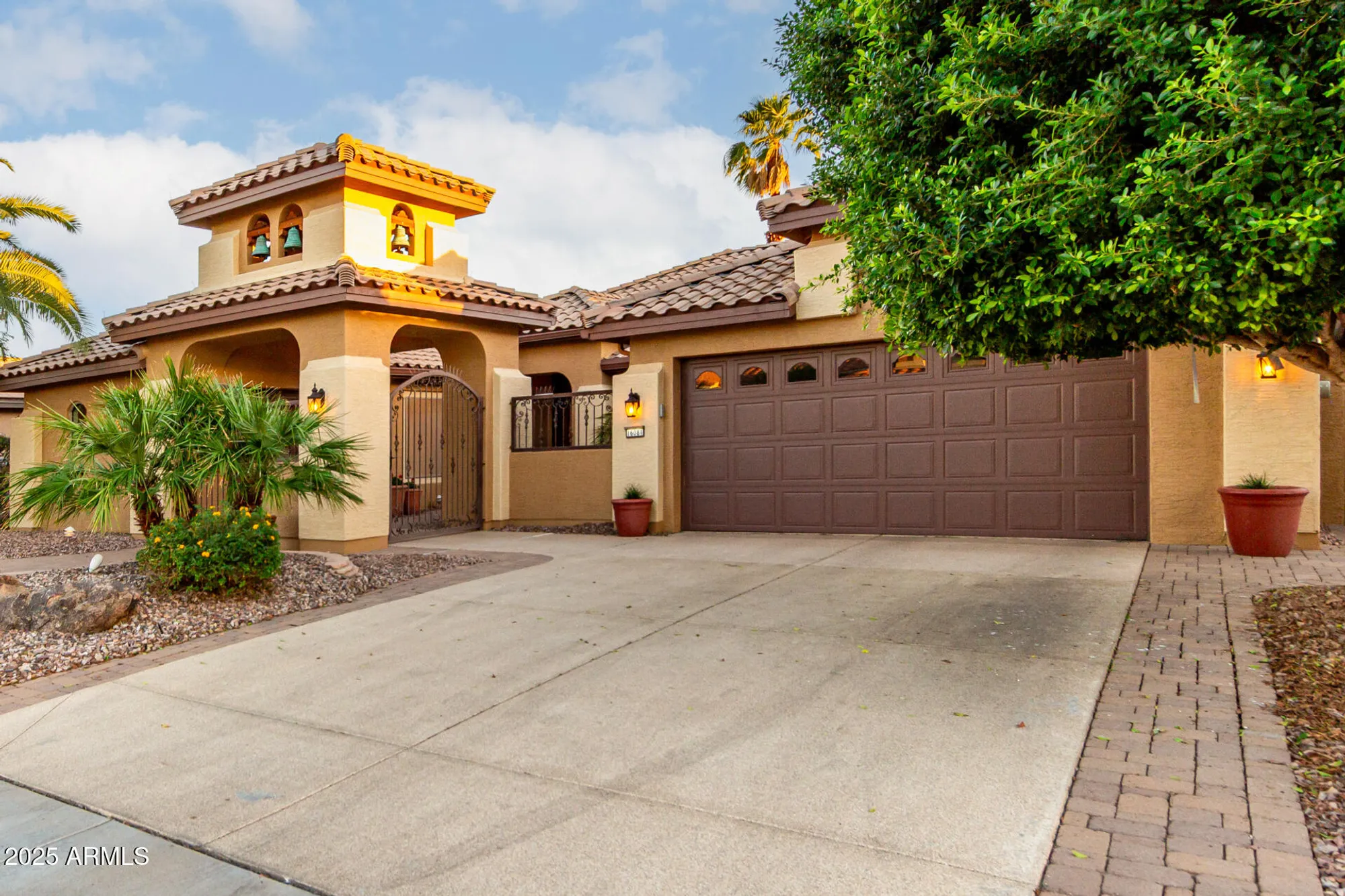 Property Slideshow image 4 of 66 | 16081 w piccadilly rd, Goodyear, AZ, 85395