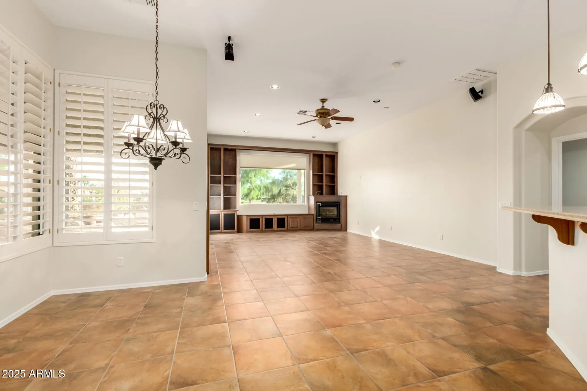 Property Slideshow image 22 of 66 | 16081 w piccadilly rd, Goodyear, AZ, 85395