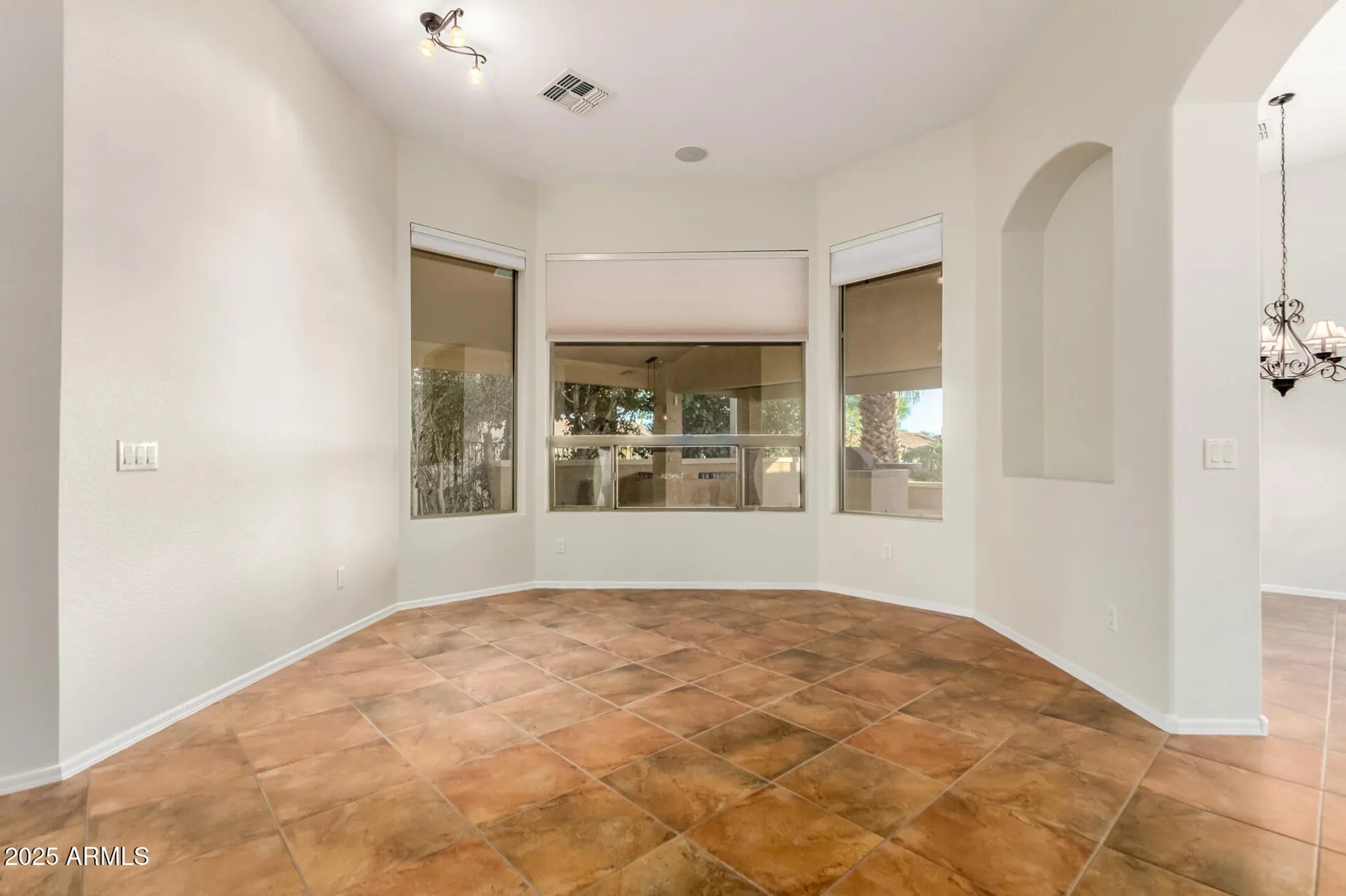 Property Slideshow image 15 of 66 | 16081 w piccadilly rd, Goodyear, AZ, 85395