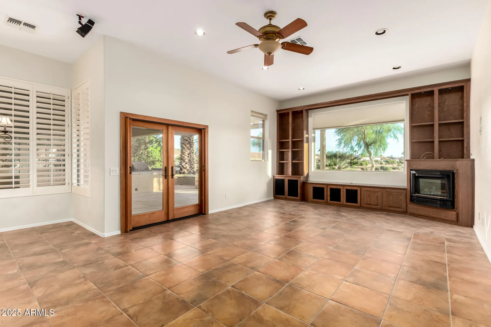 Property Slideshow image 18 of 66 | 16081 w piccadilly rd, Goodyear, AZ, 85395