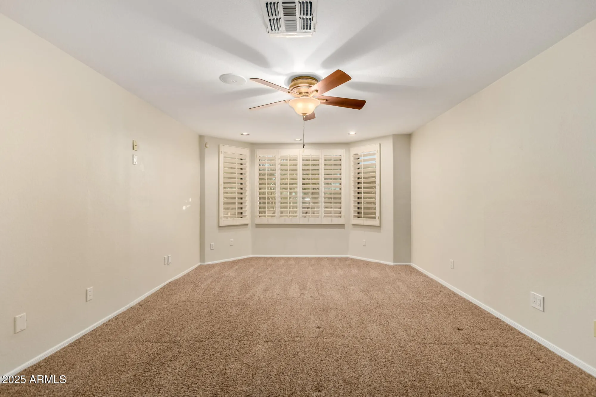 Property Slideshow image 25 of 66 | 16081 w piccadilly rd, Goodyear, AZ, 85395