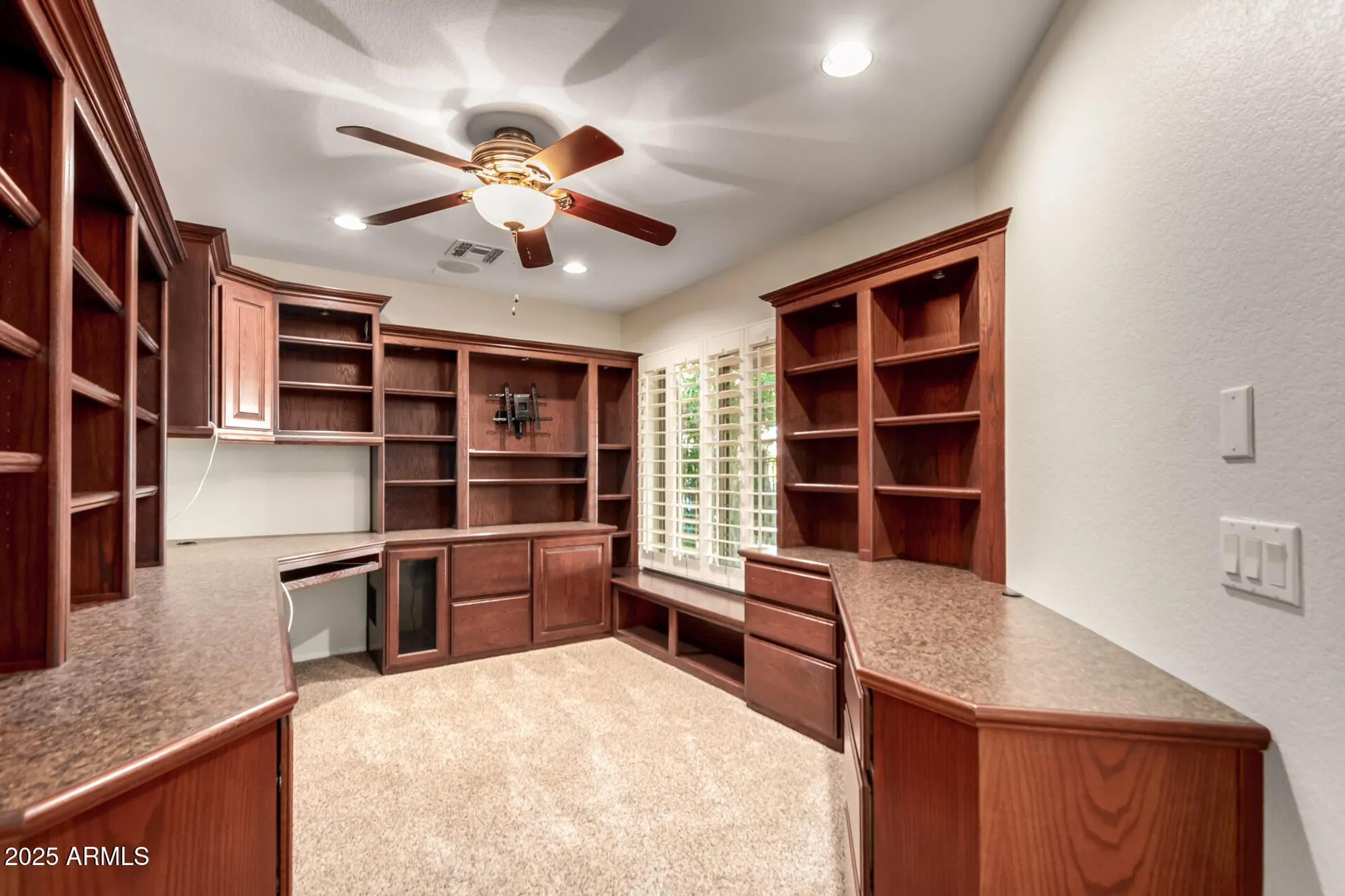 Property Slideshow image 33 of 66 | 16081 w piccadilly rd, Goodyear, AZ, 85395