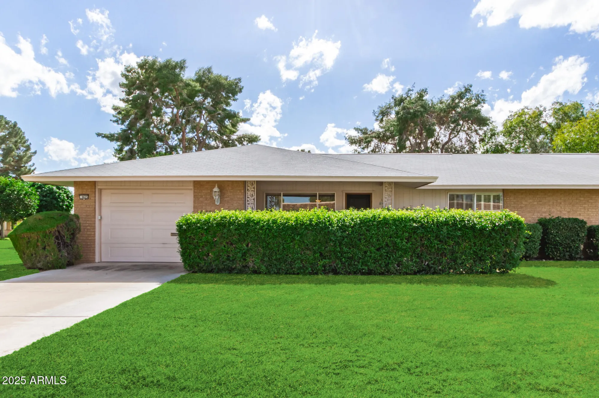 Property Slideshow image 1 of 31 | 9625 w oak ridge dr, Sun City, AZ, 85351