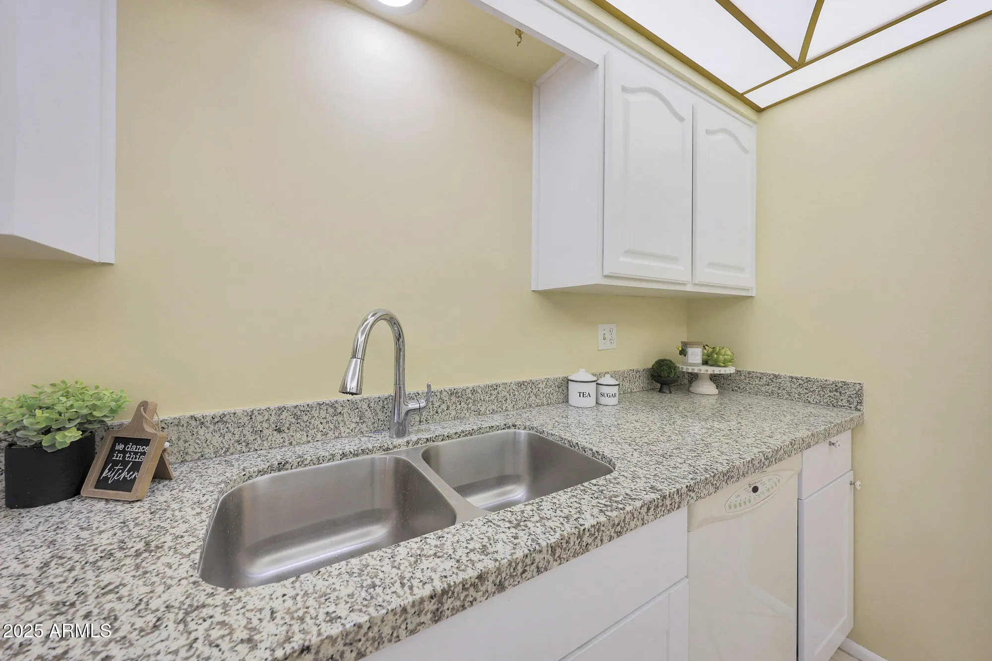 Property Slideshow image 20 of 48 | 10760 w saratoga cir, Sun City, AZ, 85351