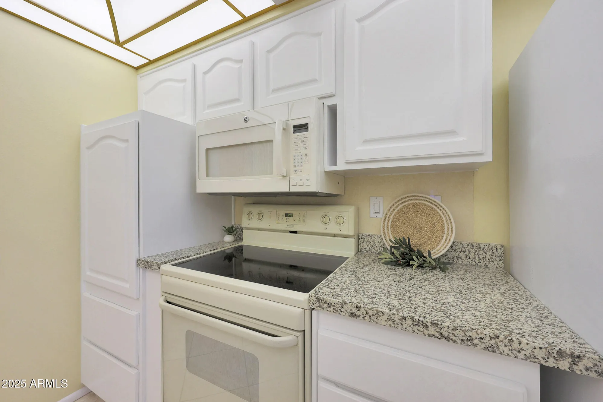 Property Slideshow image 21 of 48 | 10760 w saratoga cir, Sun City, AZ, 85351