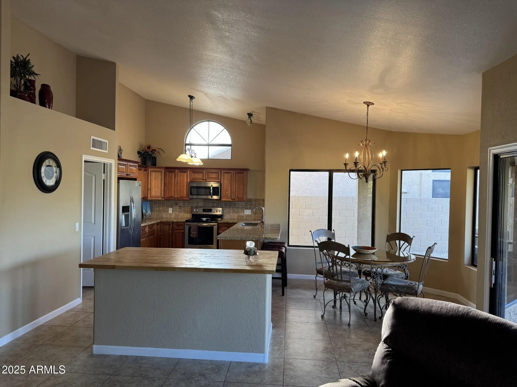Property Slideshow image 7 of 24 | 9510 w menadota dr, Peoria, AZ, 85382
