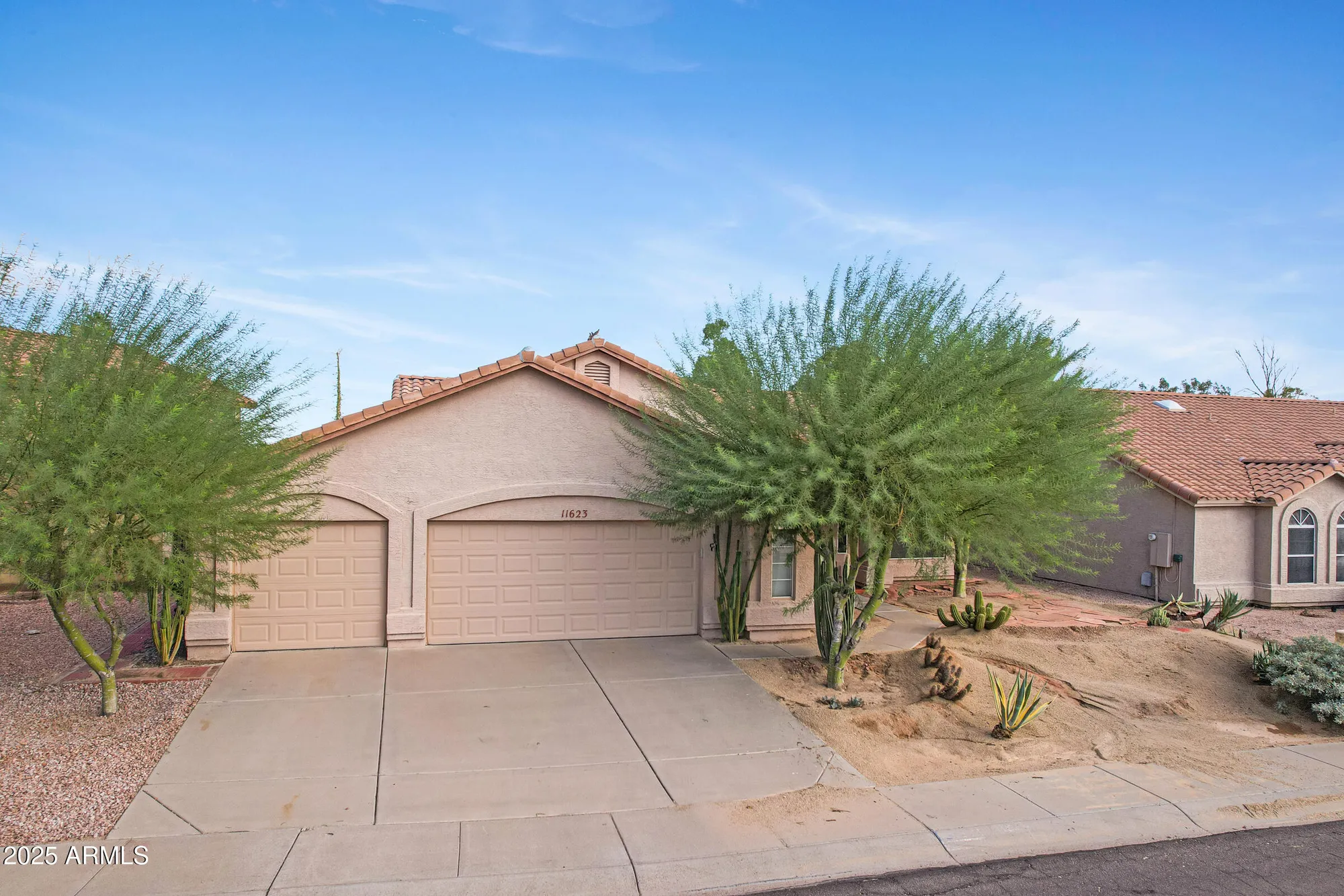 Property Slideshow image 1 of 38 | 11623 s 46th st, Phoenix, AZ, 85044