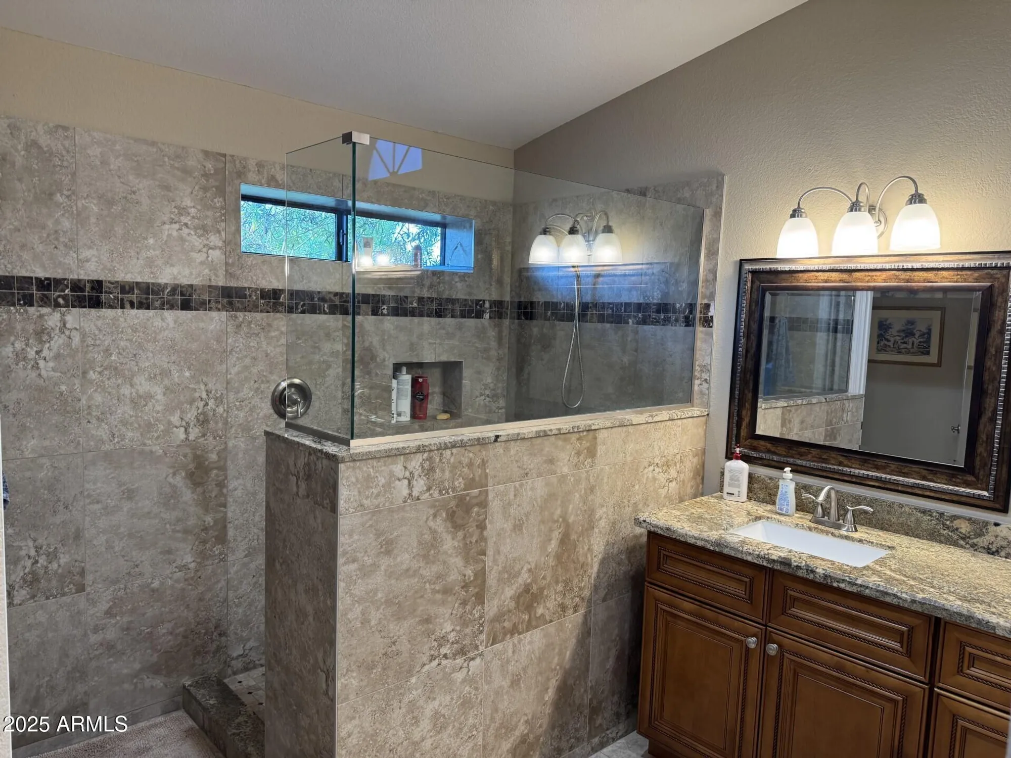 Property Slideshow image 11 of 24 | 9510 w menadota dr, Peoria, AZ, 85382