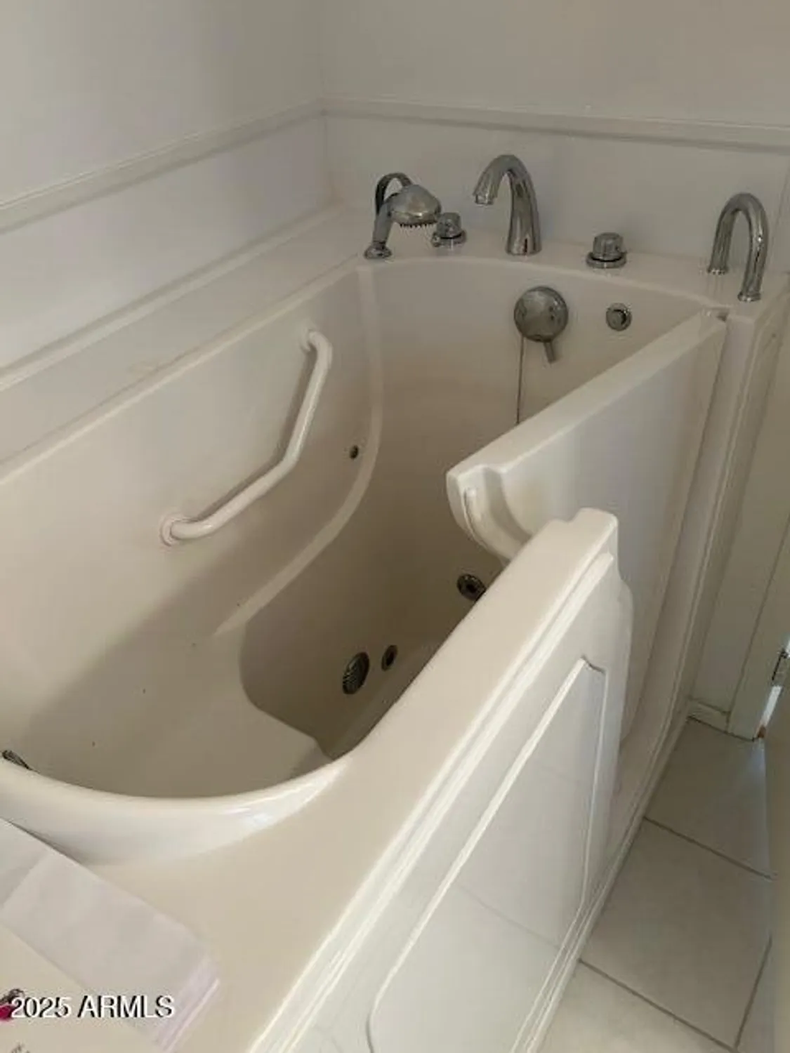 Property Slideshow image 13 of 48 | 1362 e cherry hills dr, Chandler, AZ, 85249