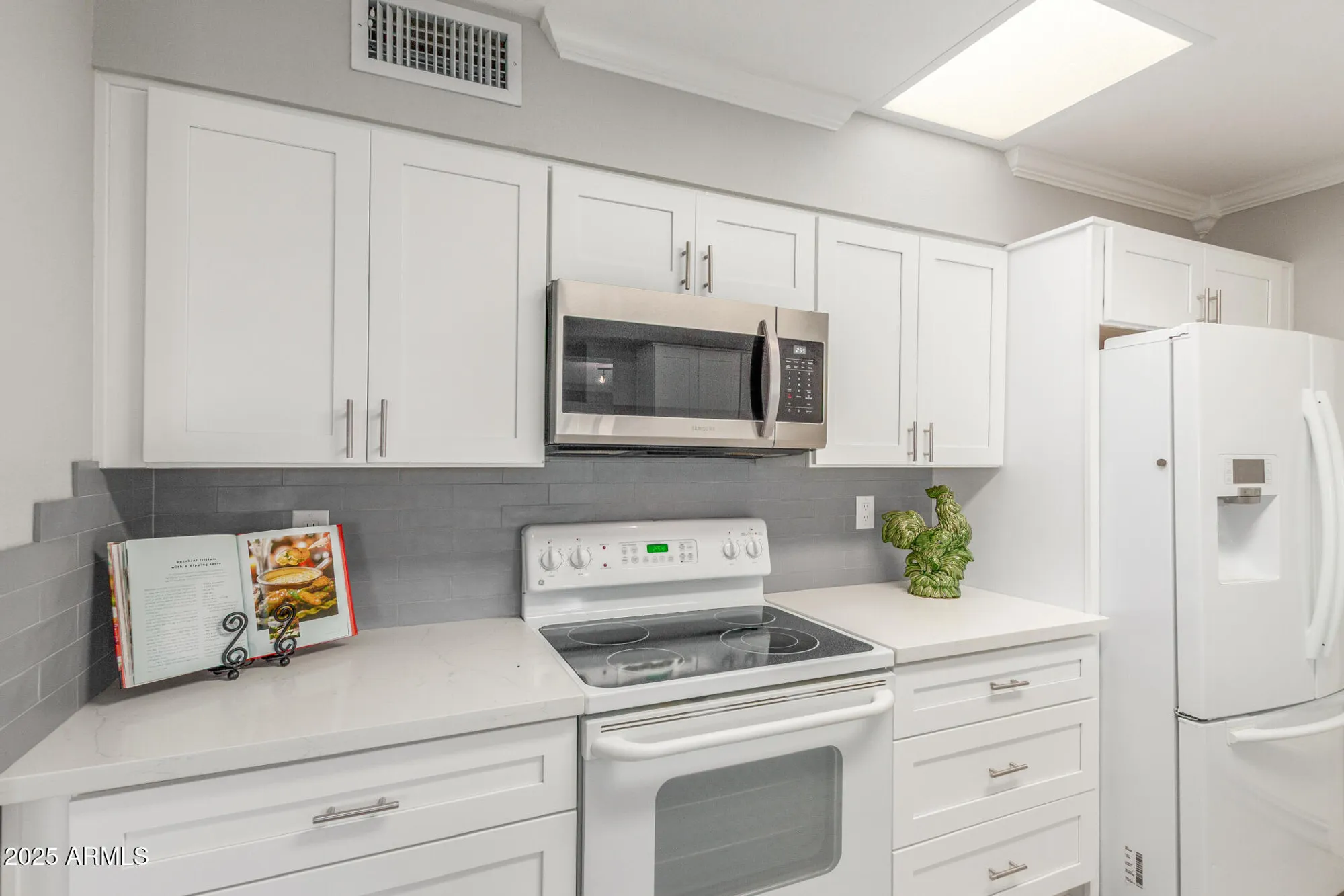 Property Slideshow image 4 of 29 | 10826 w brookside dr, Sun City, AZ, 85351