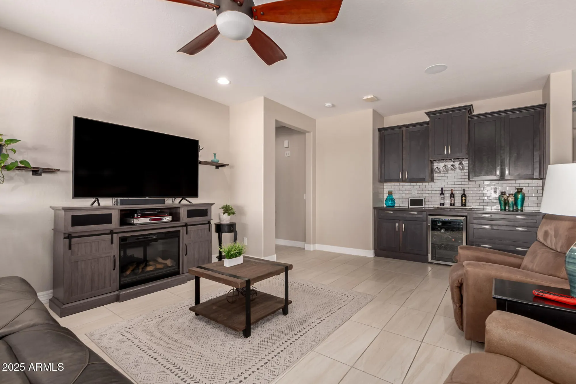 Property Slideshow image 10 of 52 | 18229 w cedarwood ln, Goodyear, AZ, 85338