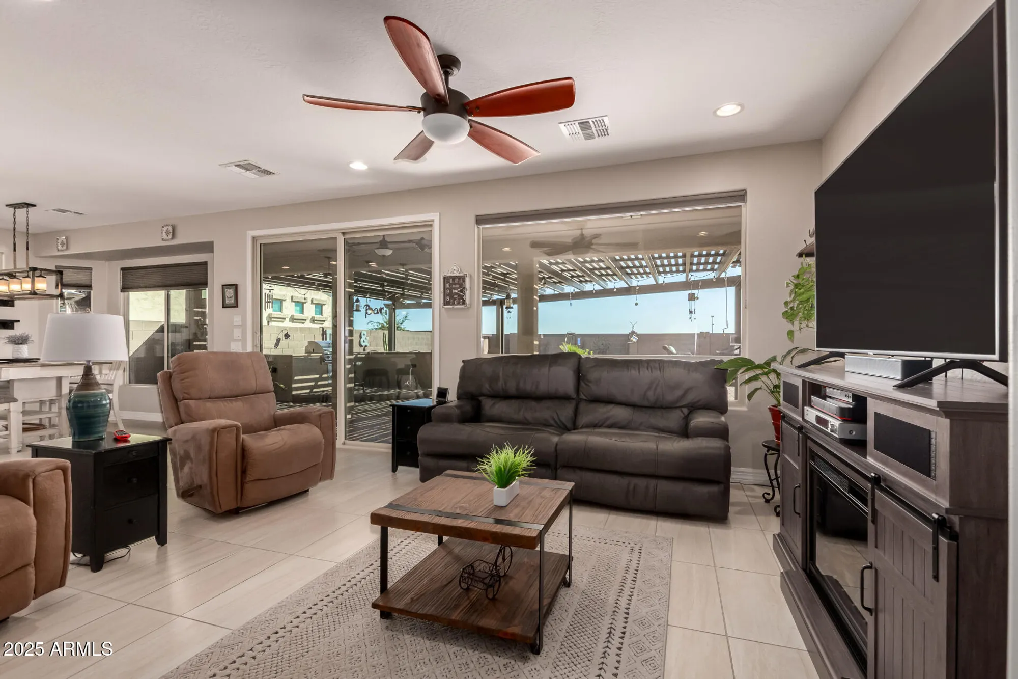 Property Slideshow image 14 of 52 | 18229 w cedarwood ln, Goodyear, AZ, 85338