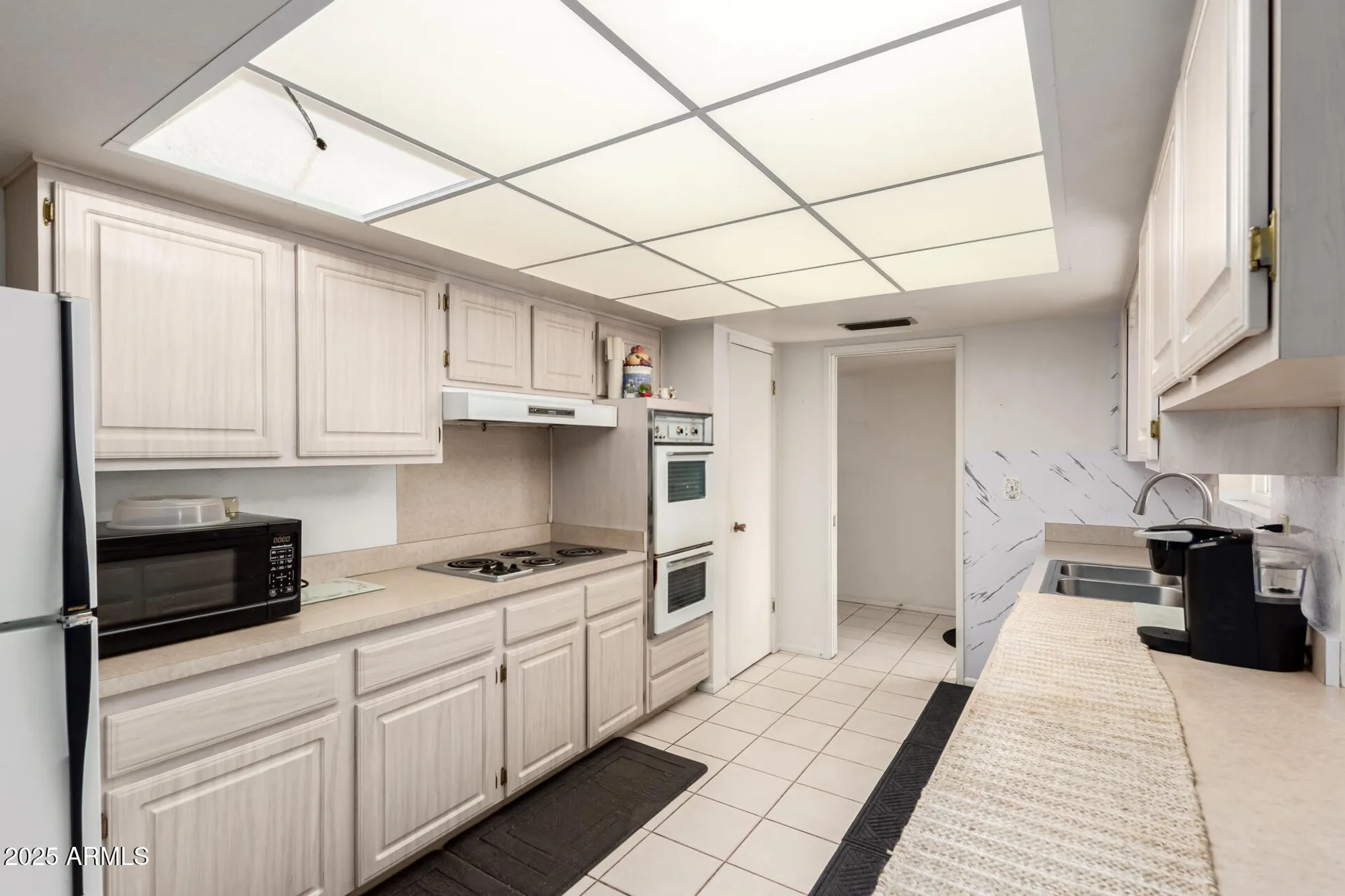 Property Slideshow image 7 of 30 | 10404 w kingswood cir, Sun City, AZ, 85351