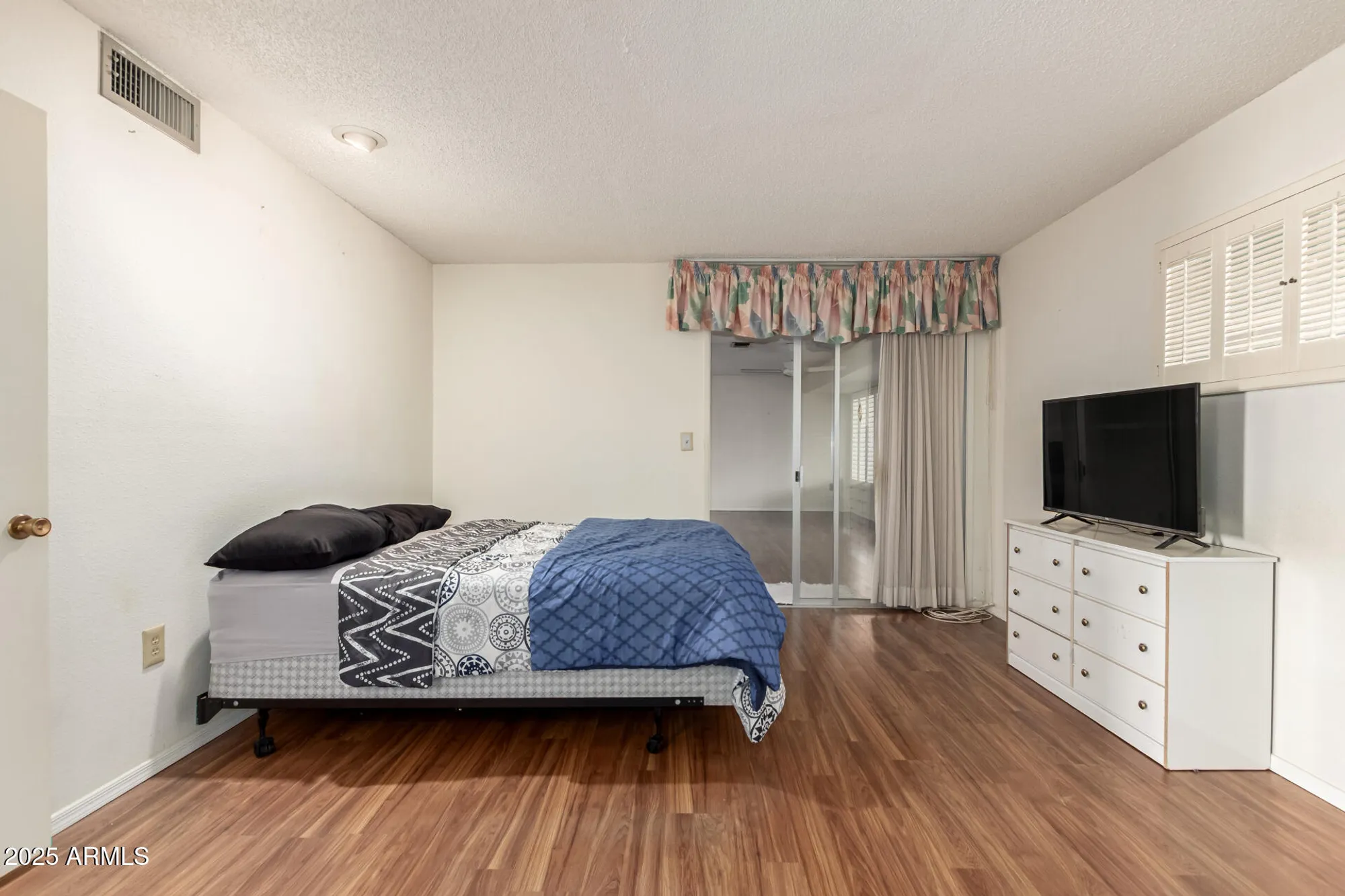 Property Slideshow image 17 of 30 | 10404 w kingswood cir, Sun City, AZ, 85351