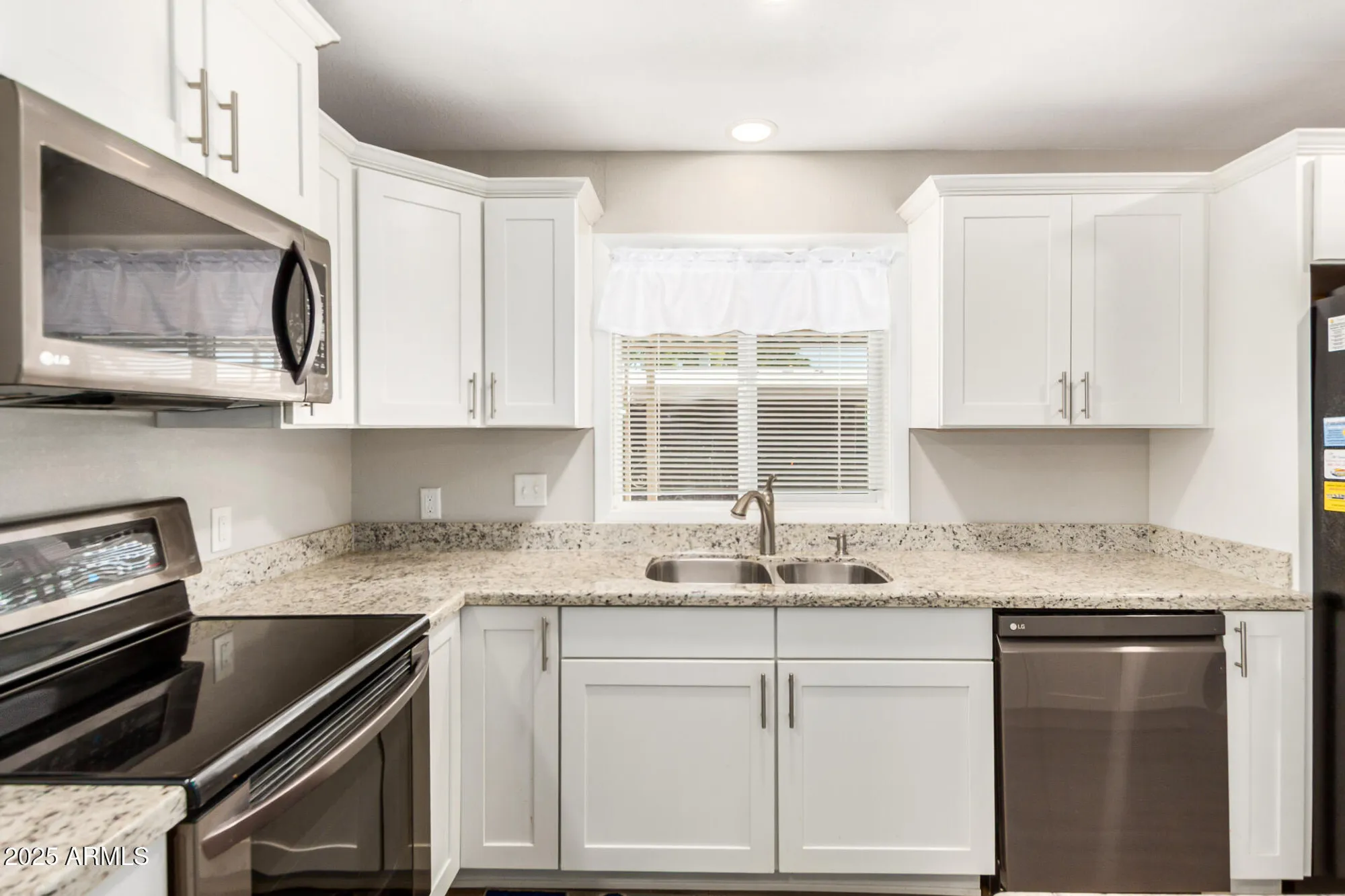 Property Slideshow image 9 of 31 | 26443 s lakeview dr, Sun Lakes, AZ, 85248