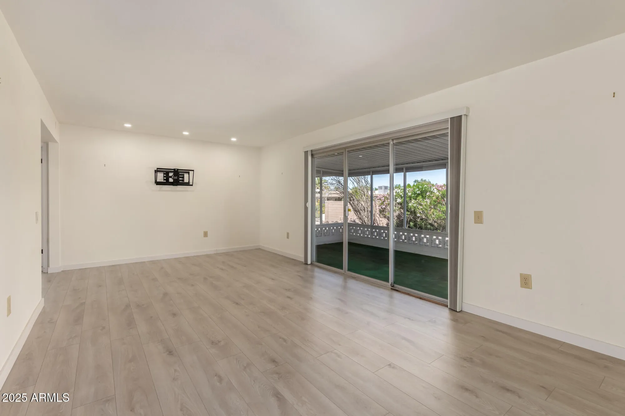 Property Slideshow image 6 of 34 | 10830 w willowbrook dr, Sun City, AZ, 85373