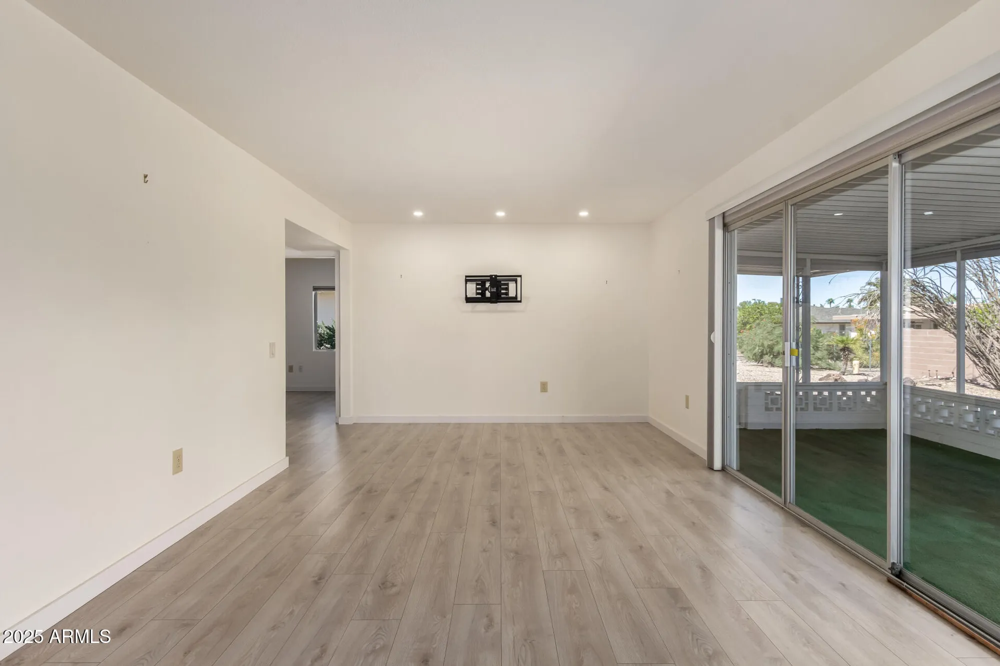 Property Slideshow image 7 of 34 | 10830 w willowbrook dr, Sun City, AZ, 85373