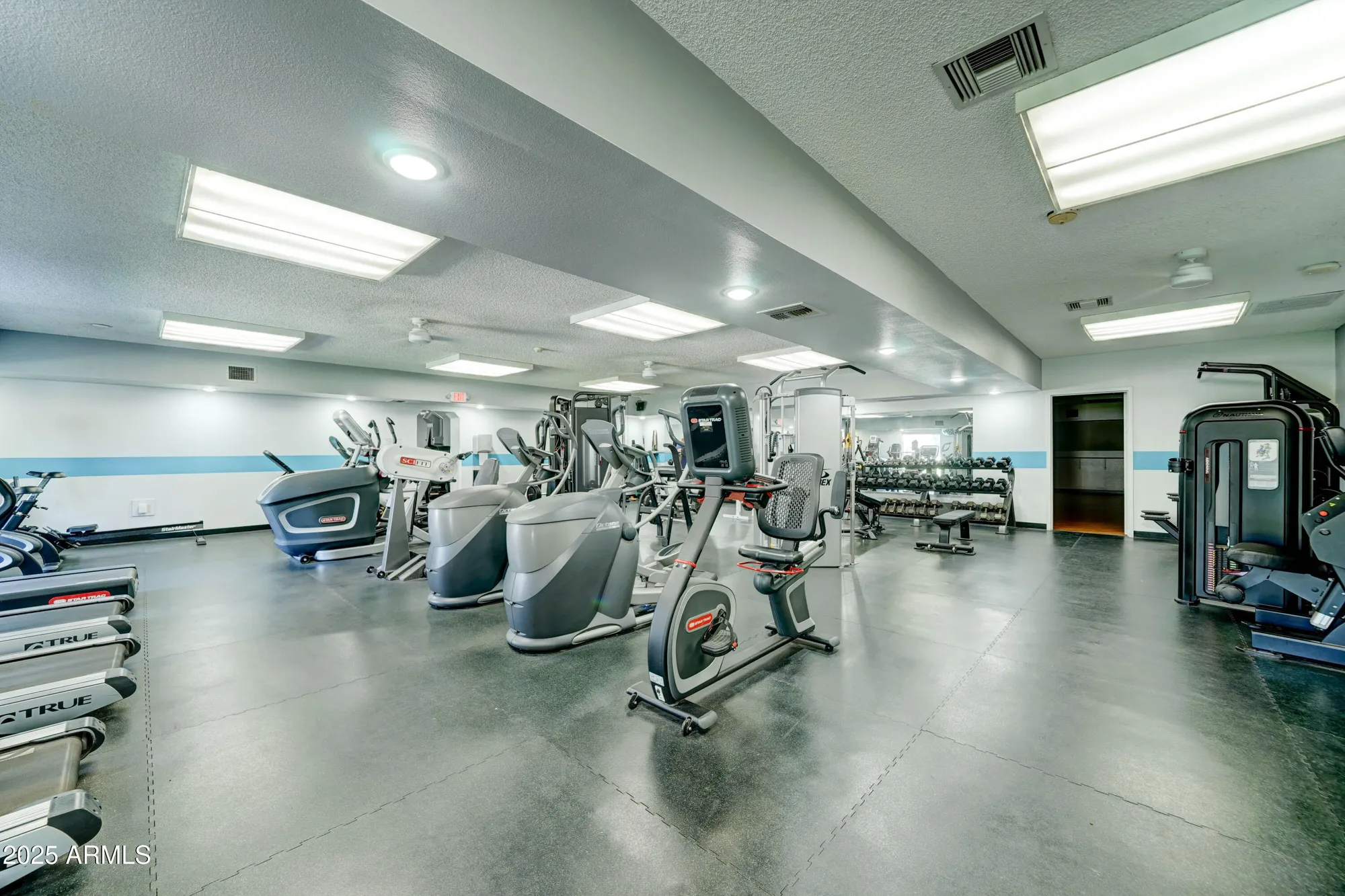 Property Slideshow image 27 of 32 | 4761 e ute ct, Phoenix, AZ, 85044