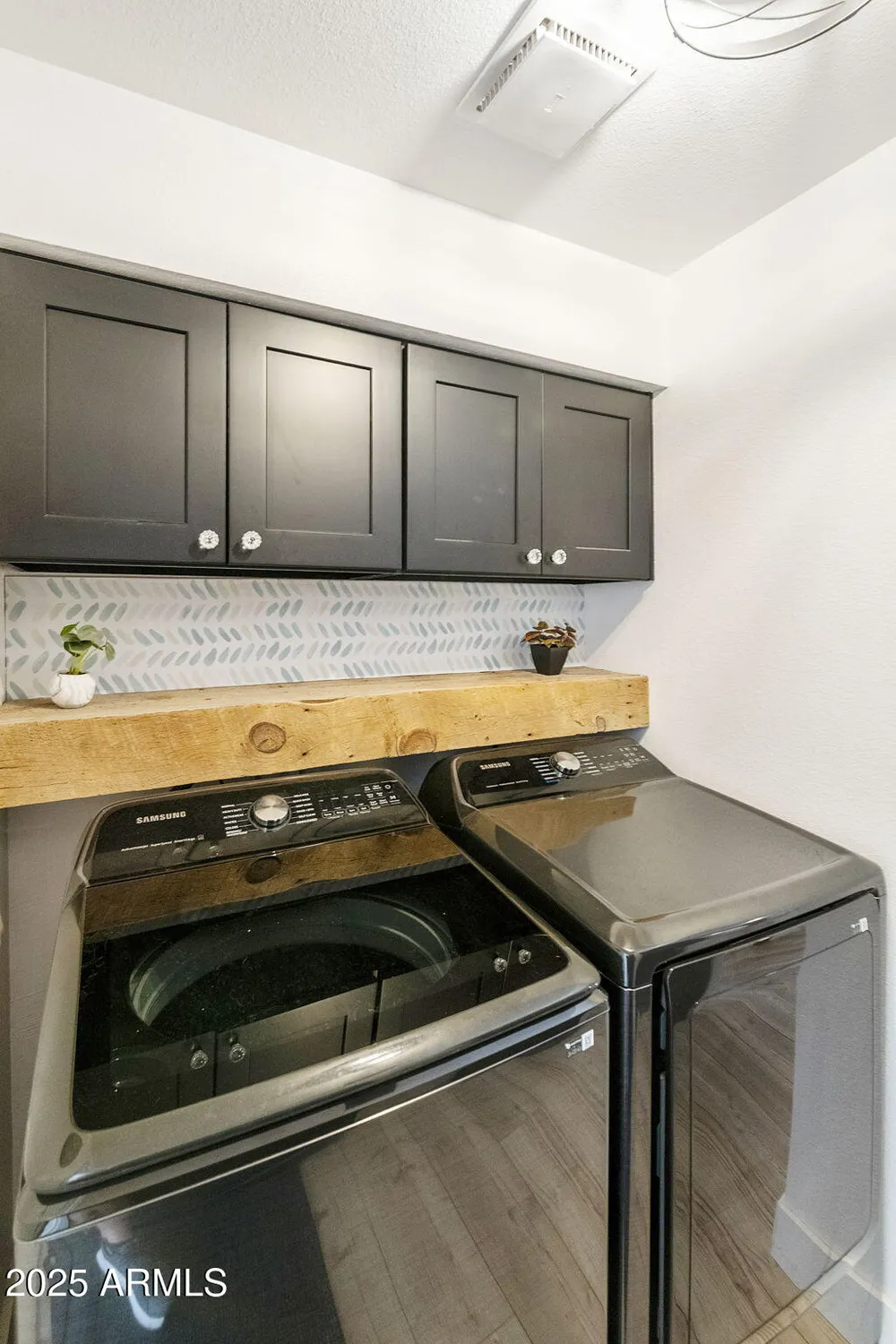 Property Slideshow image 39 of 77 | 1102 s park view cir, Mesa, AZ, 85208