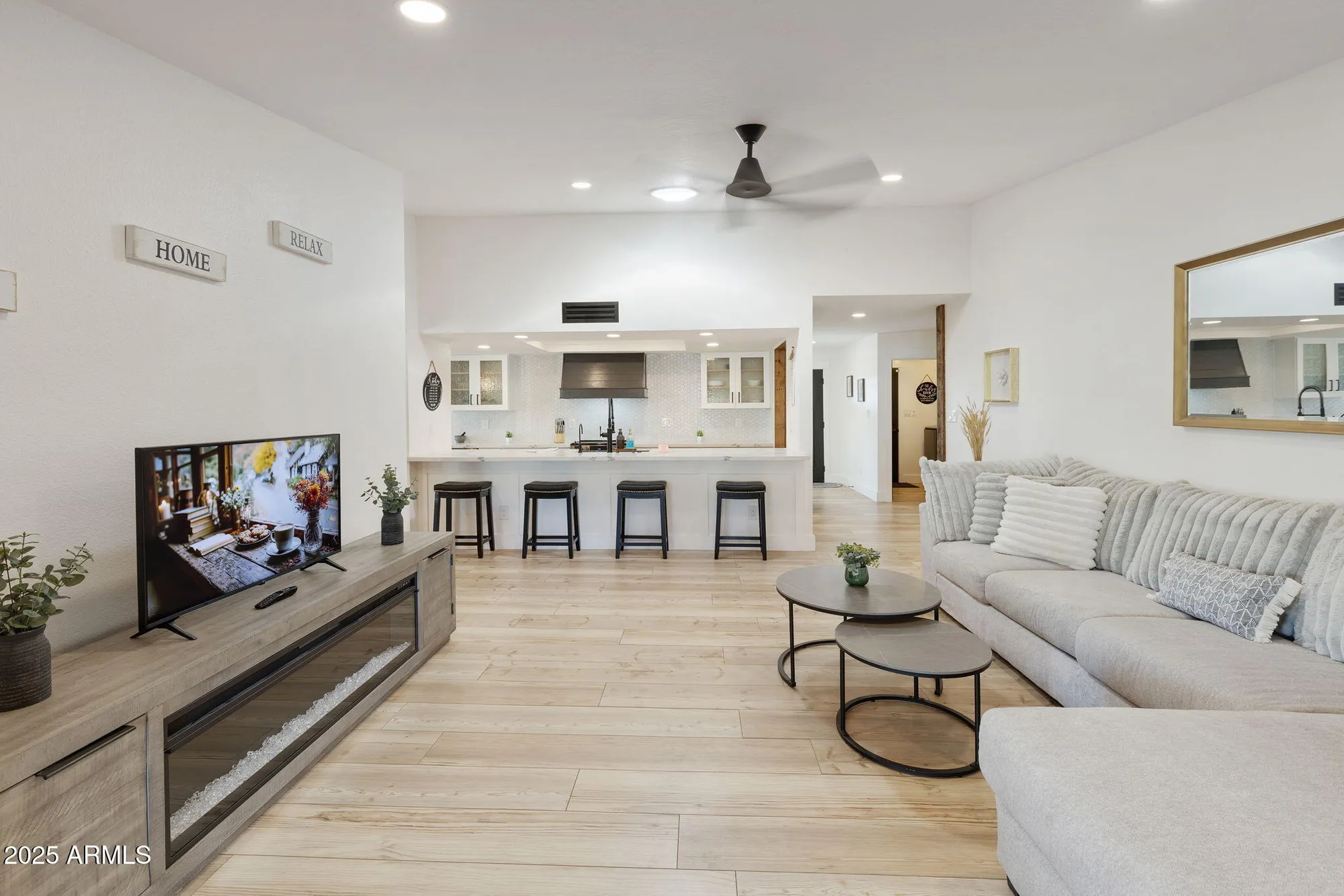 Property Slideshow image 22 of 77 | 1102 s park view cir, Mesa, AZ, 85208