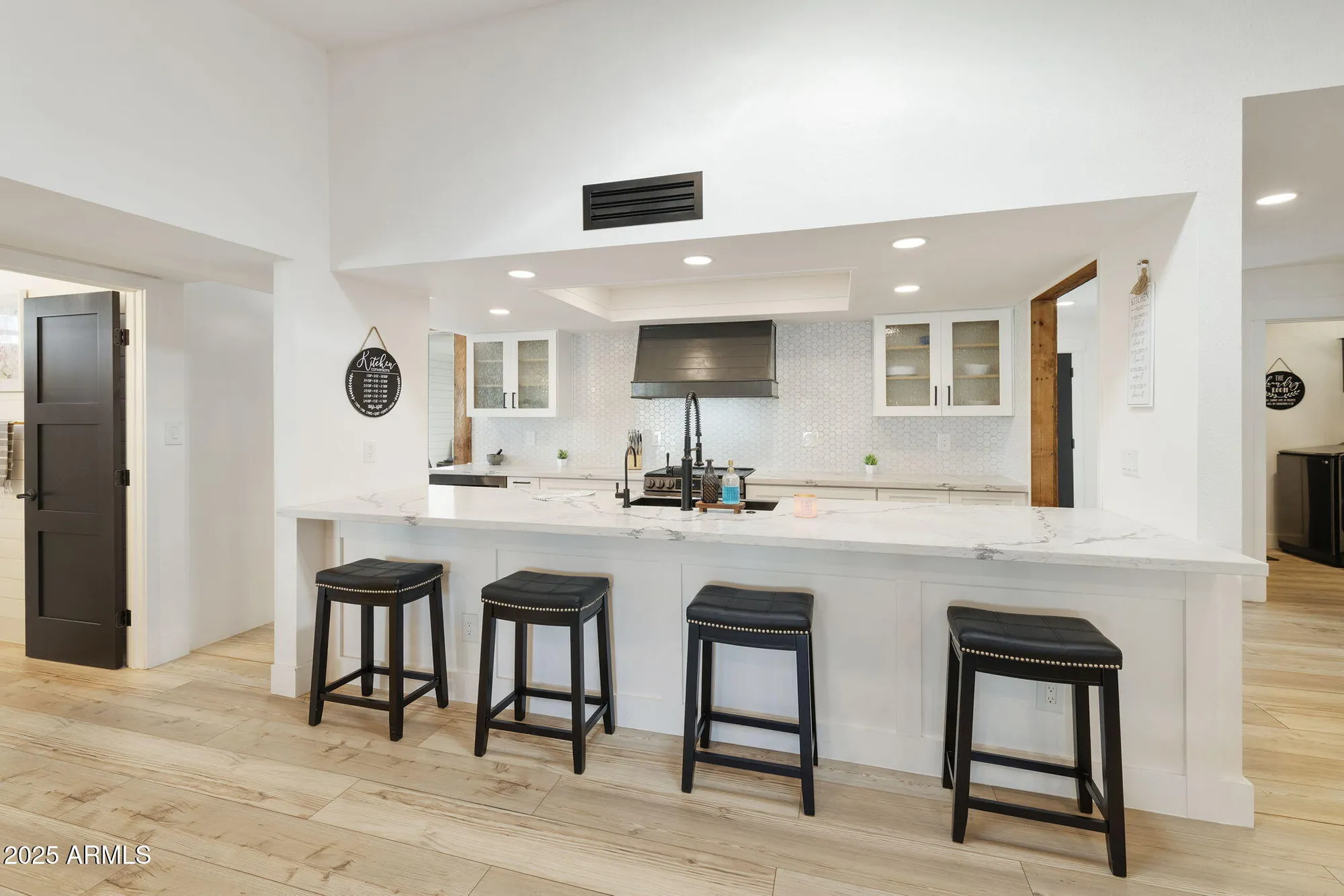 Property Slideshow image 9 of 77 | 1102 s park view cir, Mesa, AZ, 85208