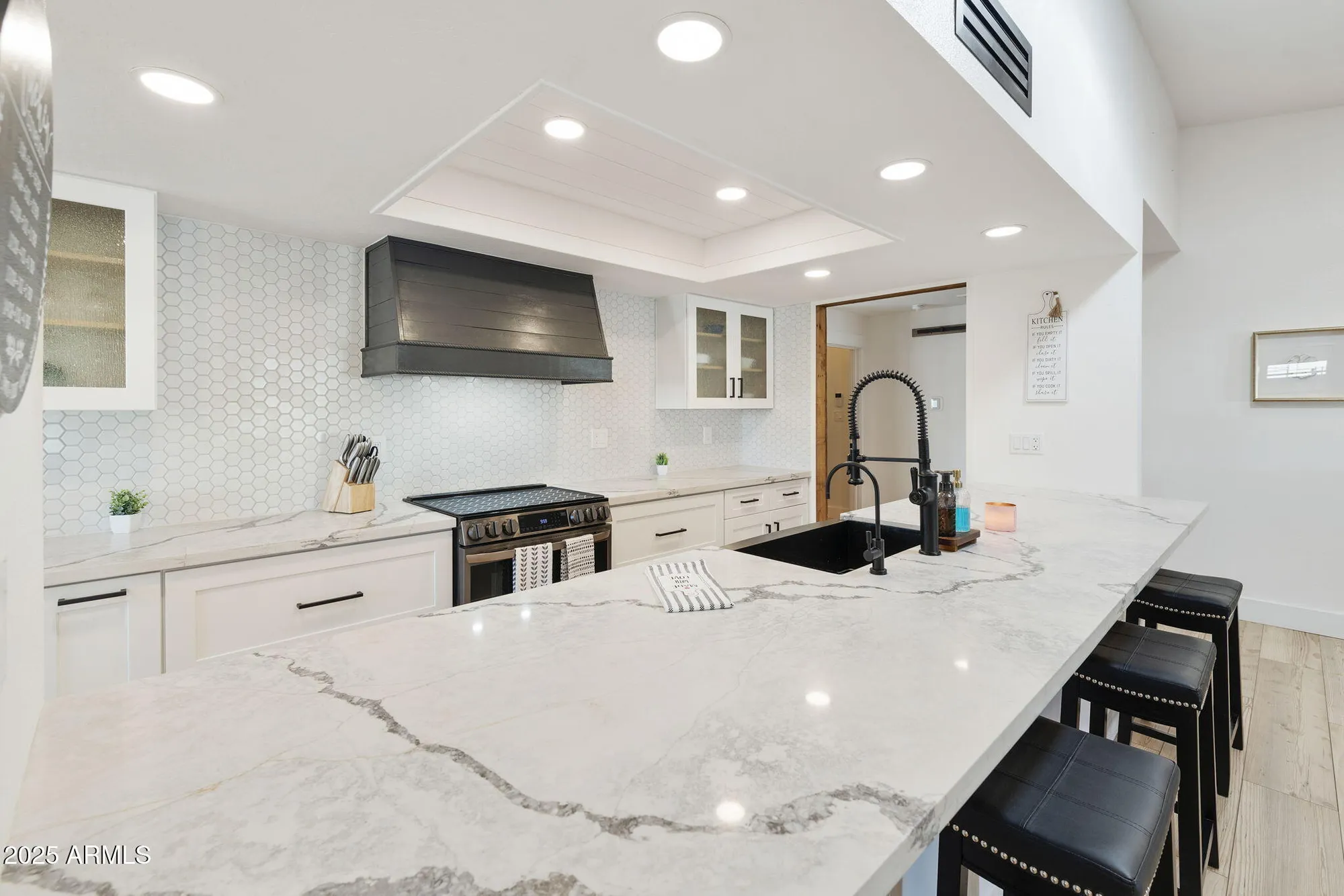 Property Slideshow image 11 of 77 | 1102 s park view cir, Mesa, AZ, 85208