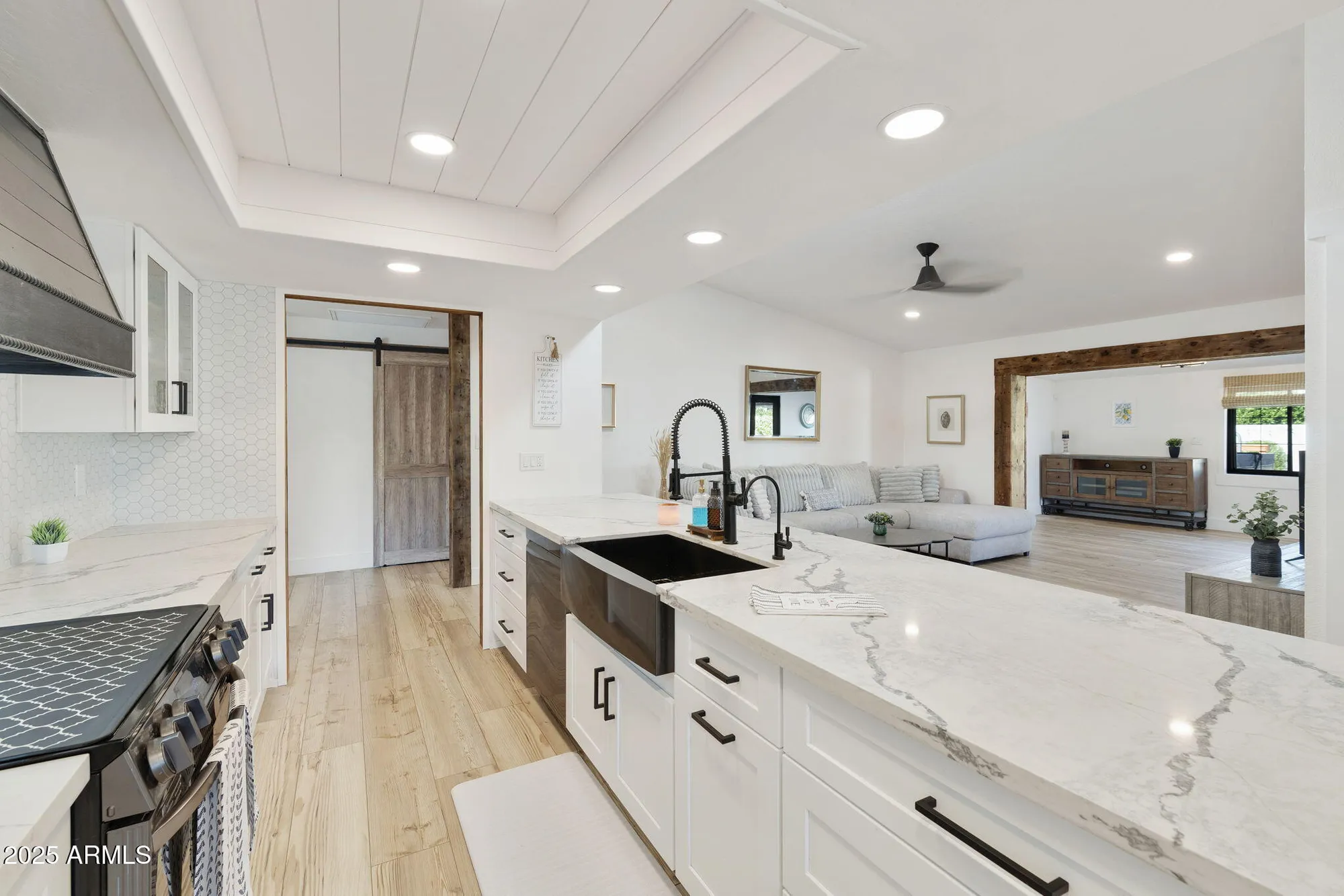 Property Slideshow image 12 of 77 | 1102 s park view cir, Mesa, AZ, 85208