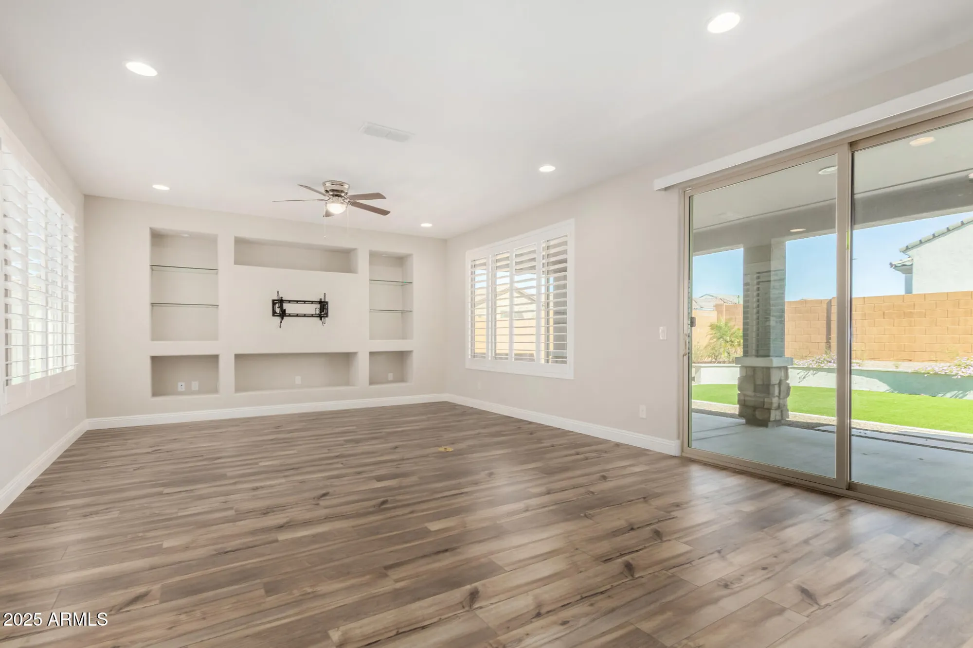 Property Slideshow image 7 of 51 | 19239 n 270th ave, Buckeye, AZ, 85396