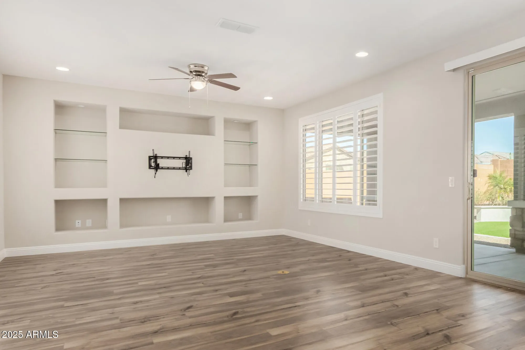 Property Slideshow image 5 of 51 | 19239 n 270th ave, Buckeye, AZ, 85396