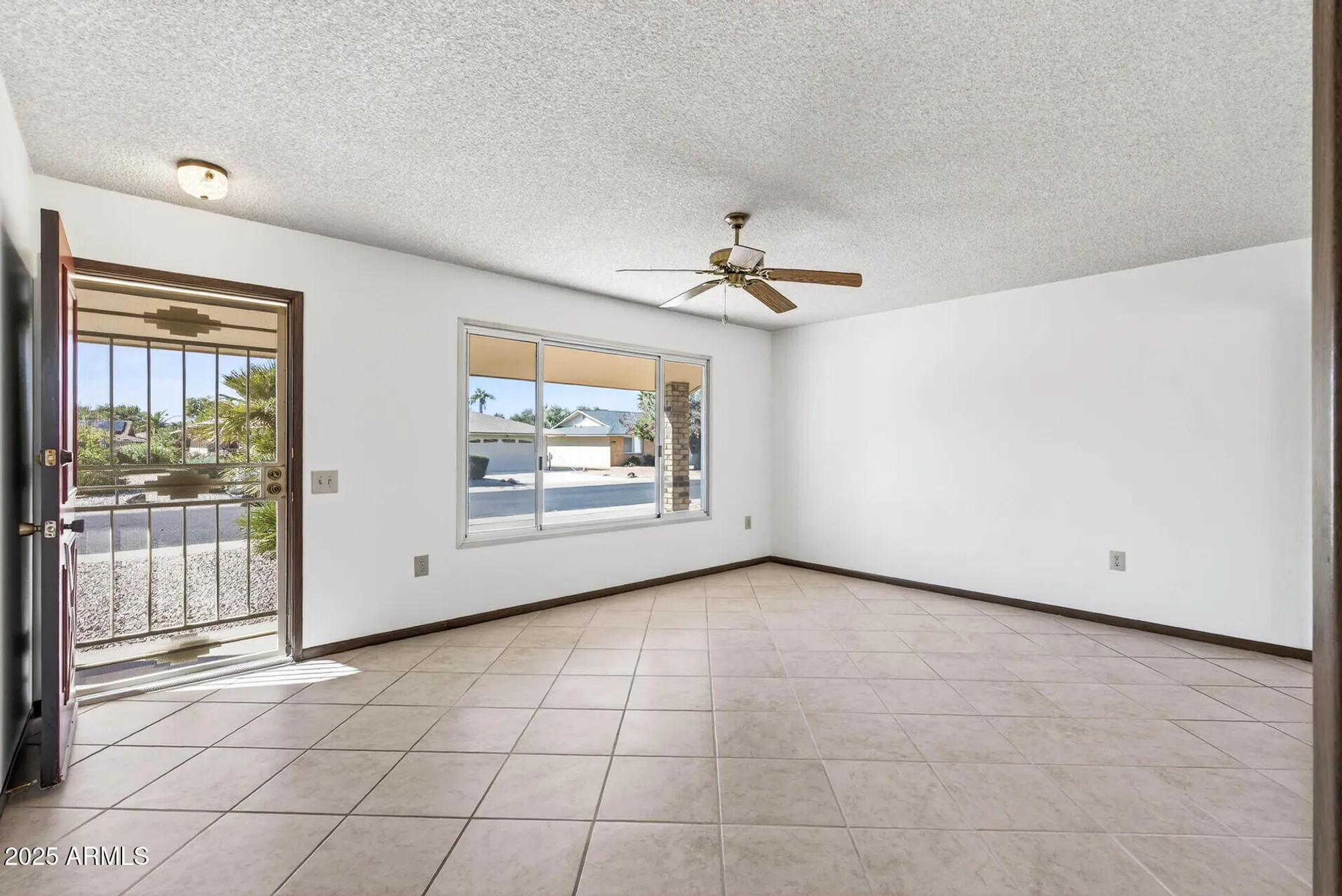 Property Slideshow image 5 of 38 | 9716 w desert hills dr, Sun City, AZ, 85351