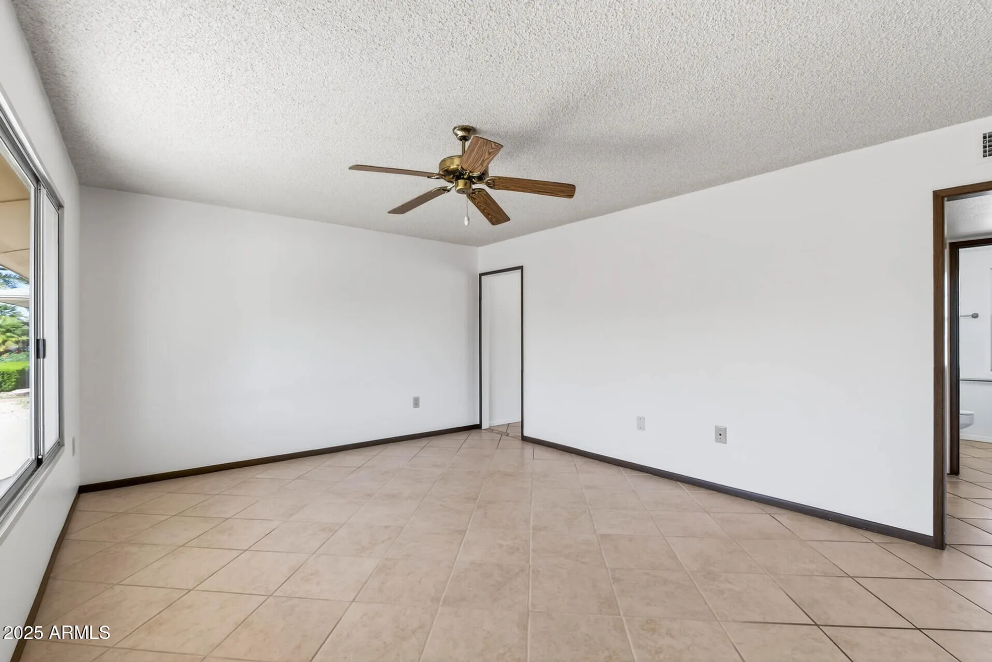 Property Slideshow image 7 of 38 | 9716 w desert hills dr, Sun City, AZ, 85351