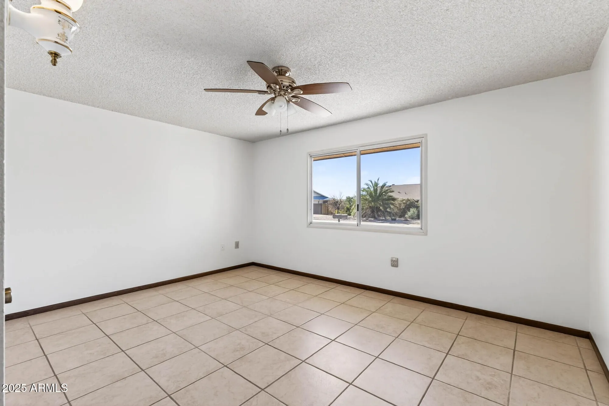 Property Slideshow image 16 of 38 | 9716 w desert hills dr, Sun City, AZ, 85351