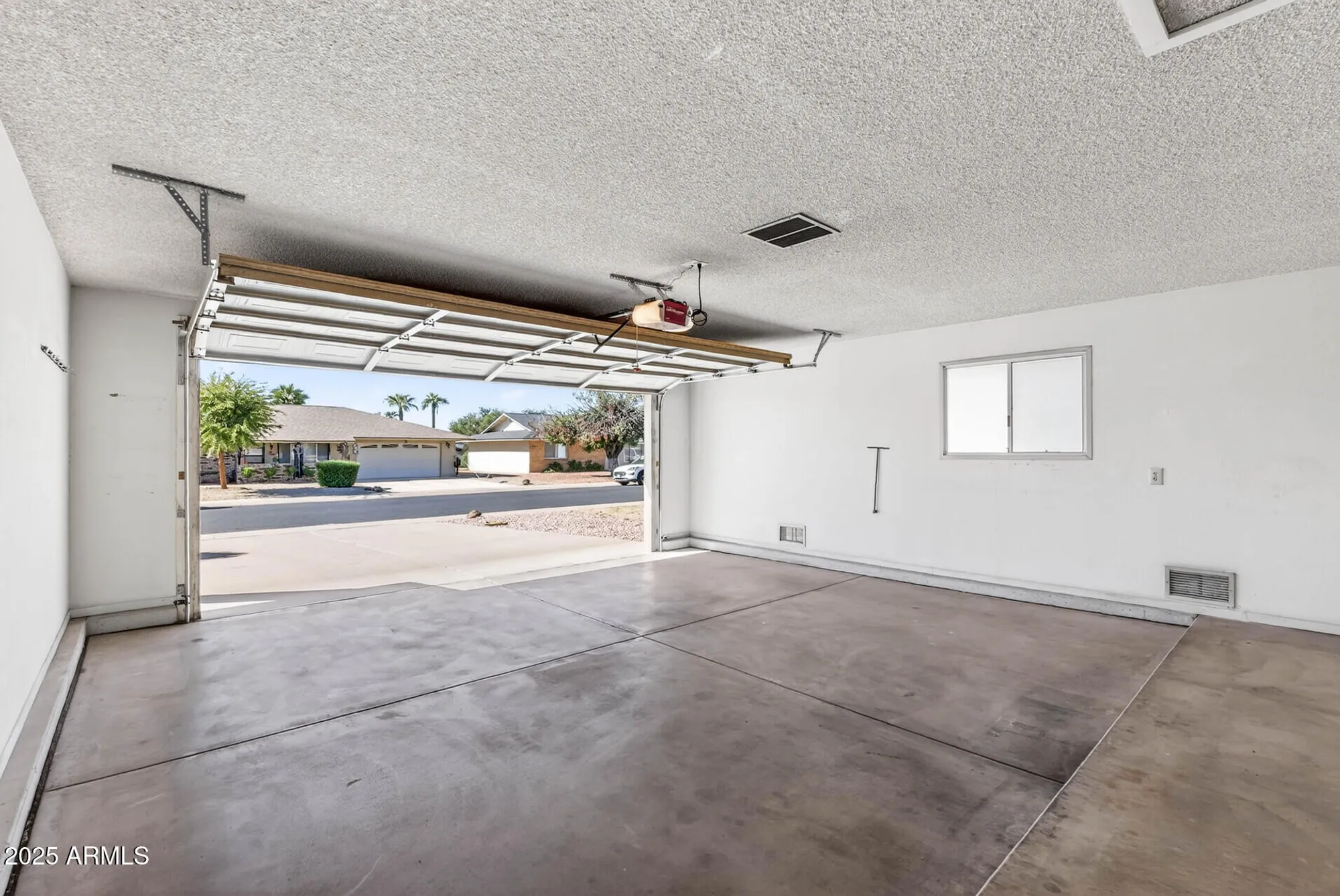 Property Slideshow image 25 of 38 | 9716 w desert hills dr, Sun City, AZ, 85351