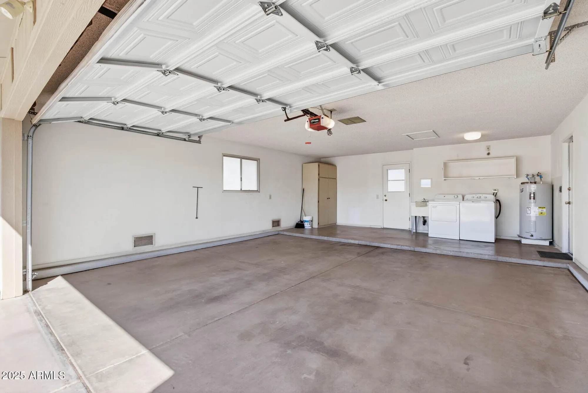 Property Slideshow image 27 of 38 | 9716 w desert hills dr, Sun City, AZ, 85351