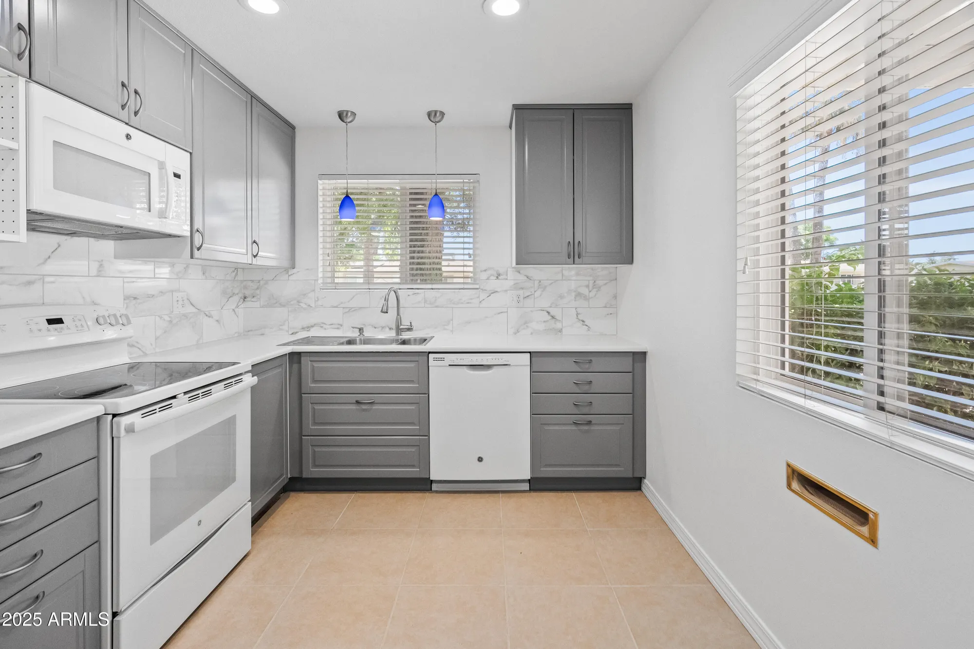 Property Slideshow image 11 of 37 | 10926 w abbott ave, Sun City, AZ, 85351