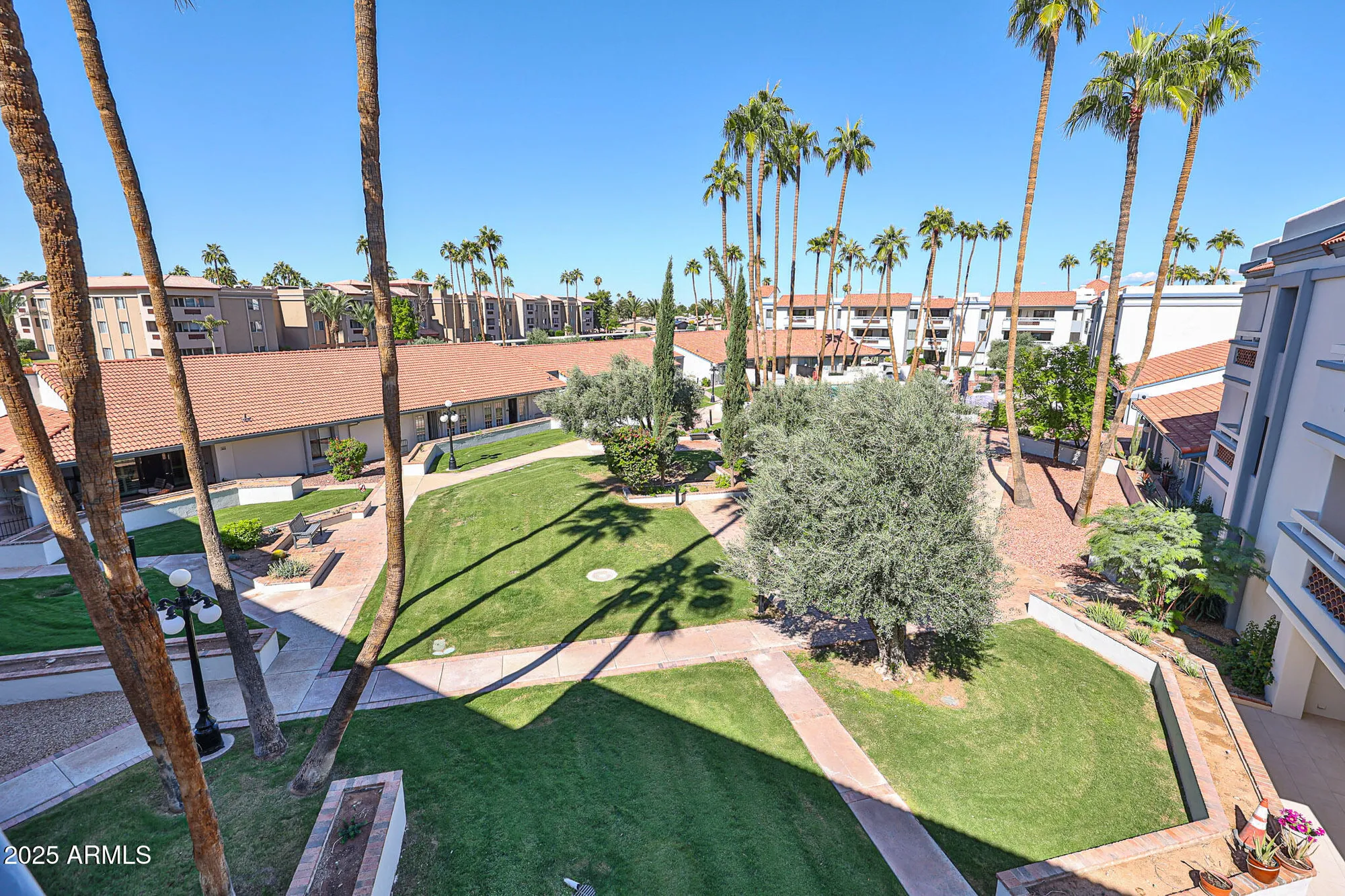 Property Slideshow image 5 of 39 | 17404 n 99th ave unit 330, Sun City, AZ, 85373
