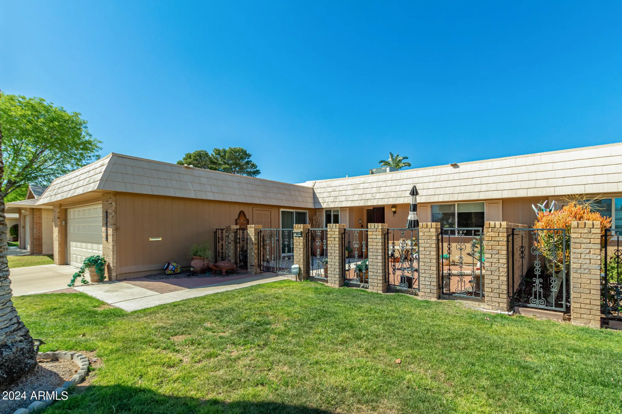Property Slideshow image 6 of 31 | 10814 w cameo dr, Sun City, AZ, 85351