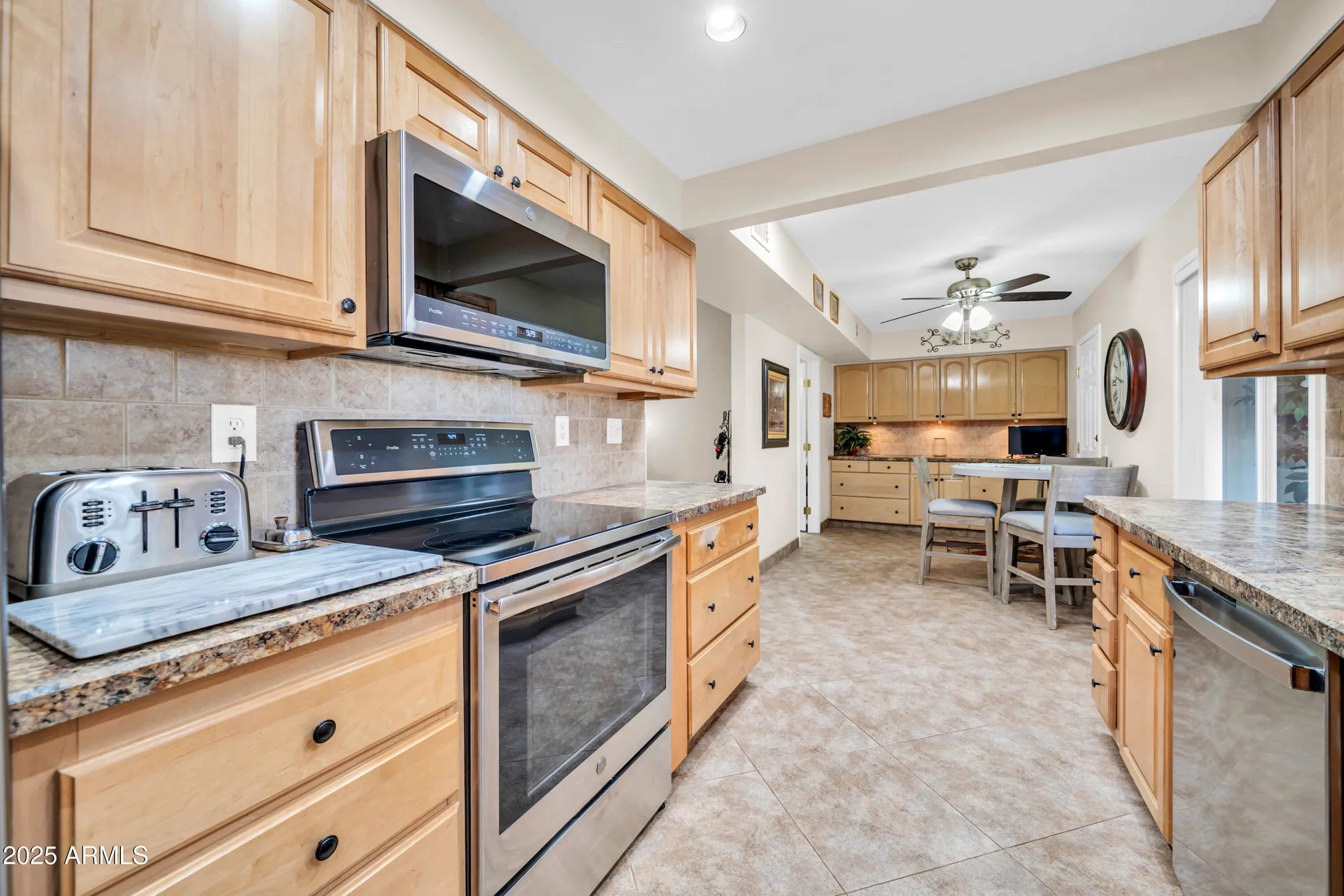 Property Slideshow image 16 of 45 | 10621 w garnette dr, Sun City, AZ, 85373
