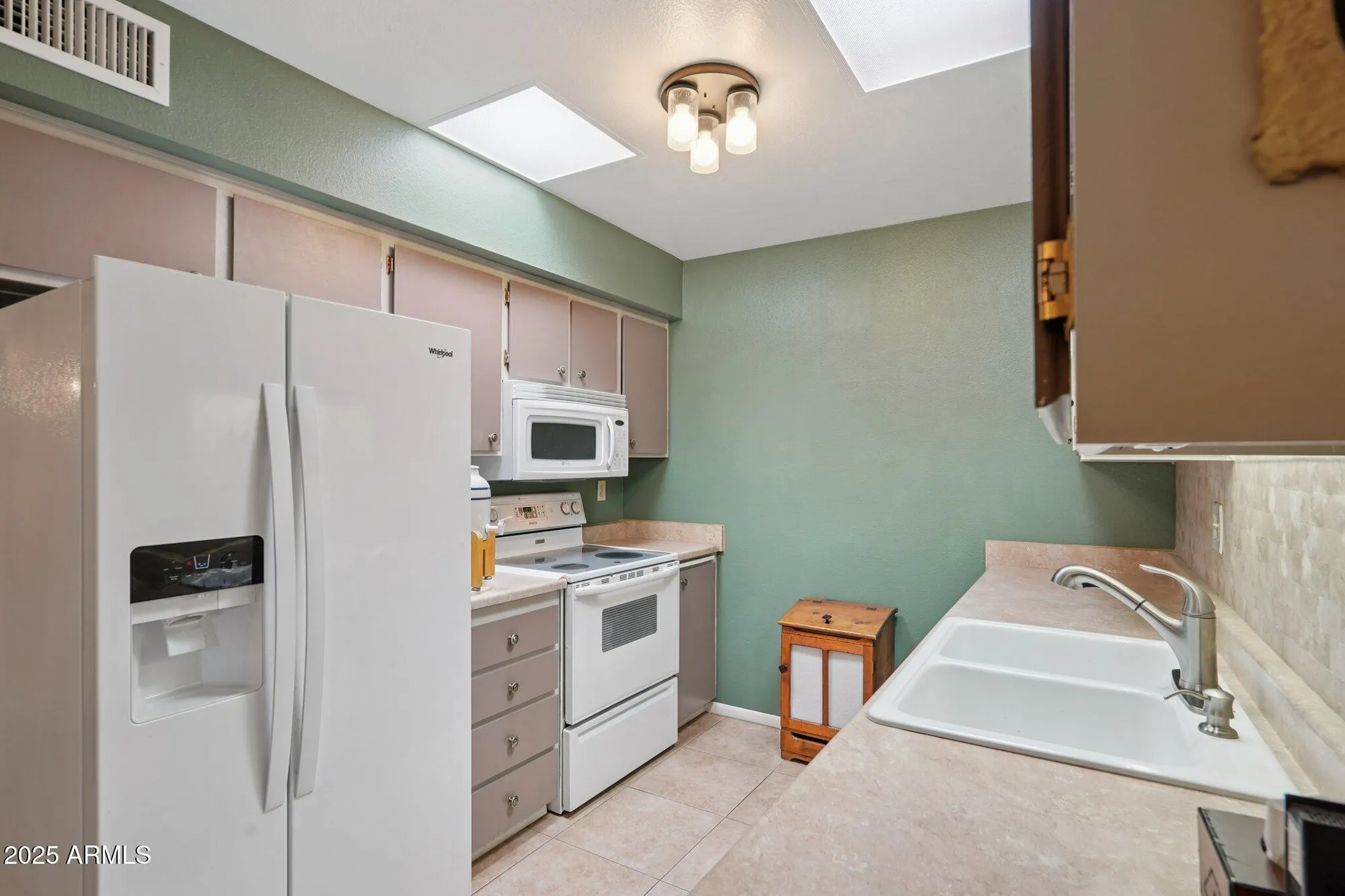 Property Slideshow image 18 of 37 | 13233 n 99th dr, Sun City, AZ, 85351