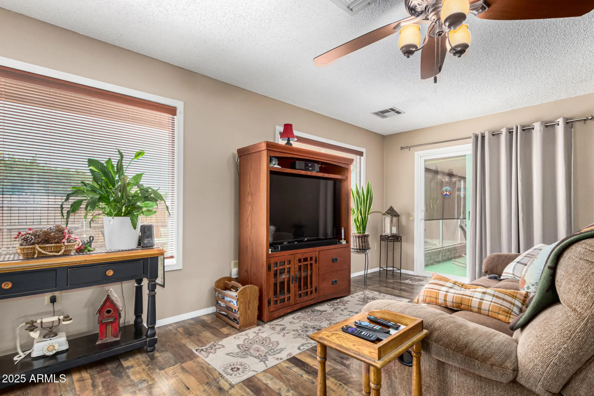 Property Slideshow image 6 of 35 | 9517 w indian hills dr, Sun City, AZ, 85351