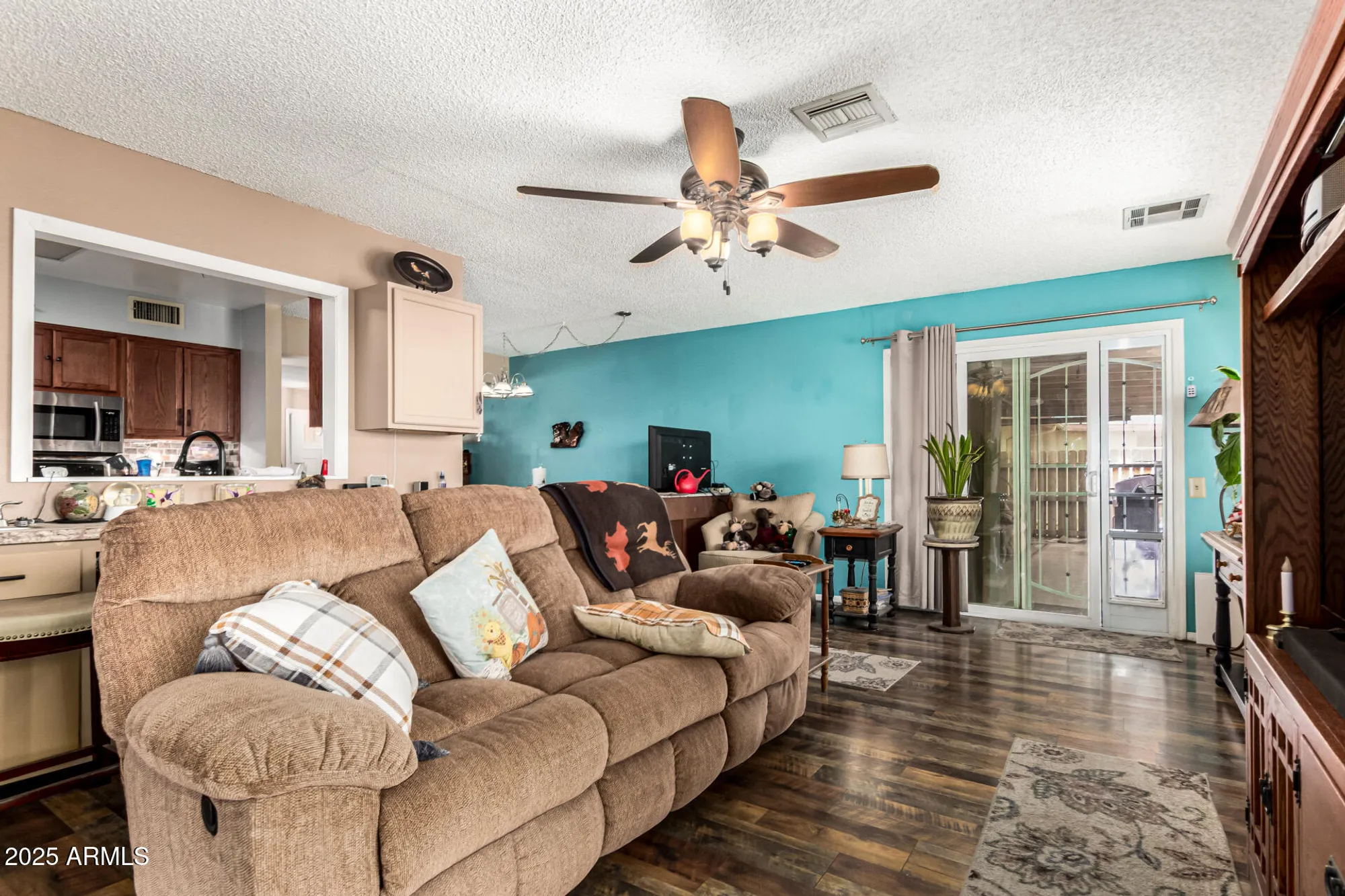 Property Slideshow image 10 of 35 | 9517 w indian hills dr, Sun City, AZ, 85351