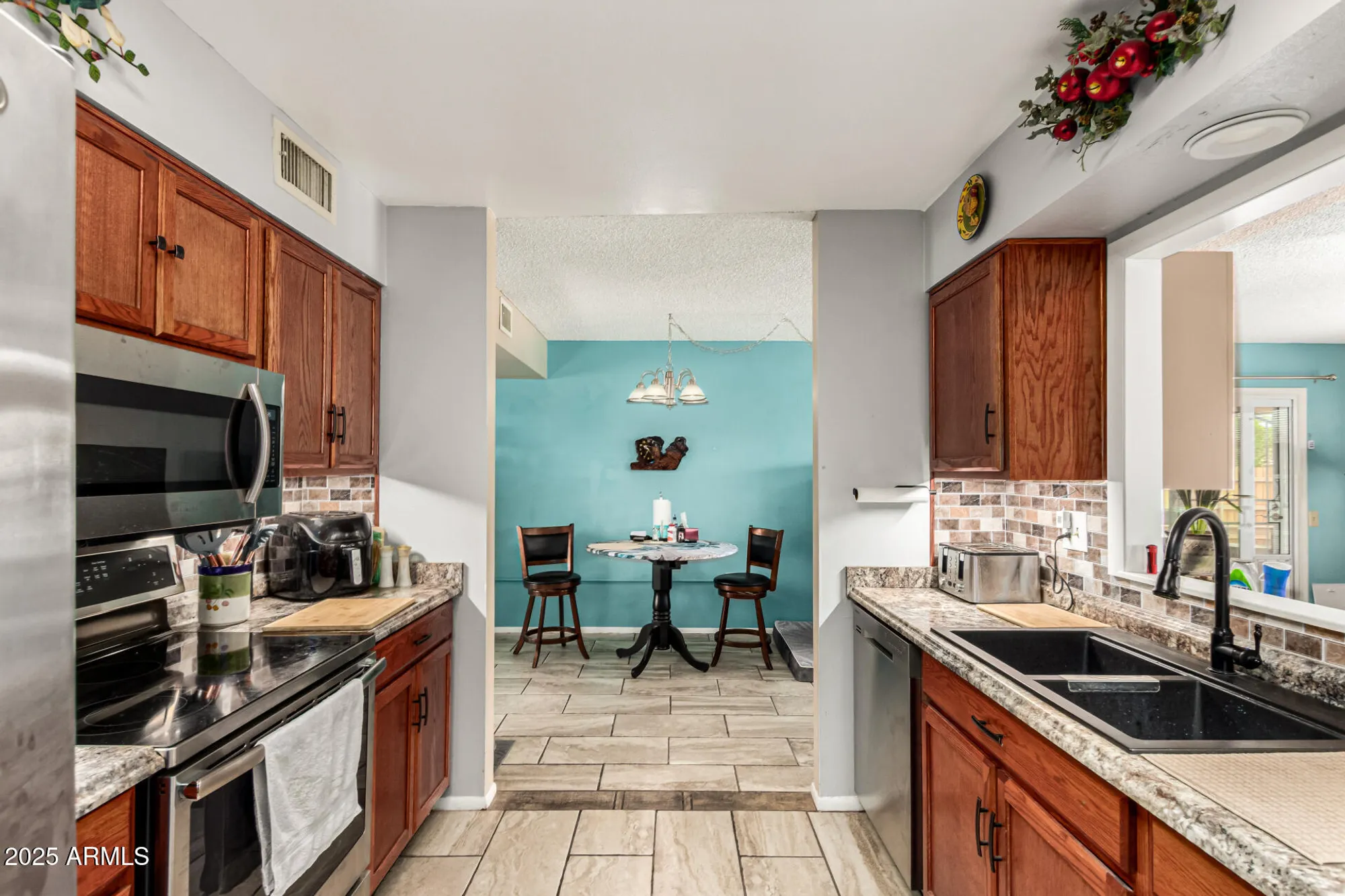 Property Slideshow image 16 of 35 | 9517 w indian hills dr, Sun City, AZ, 85351