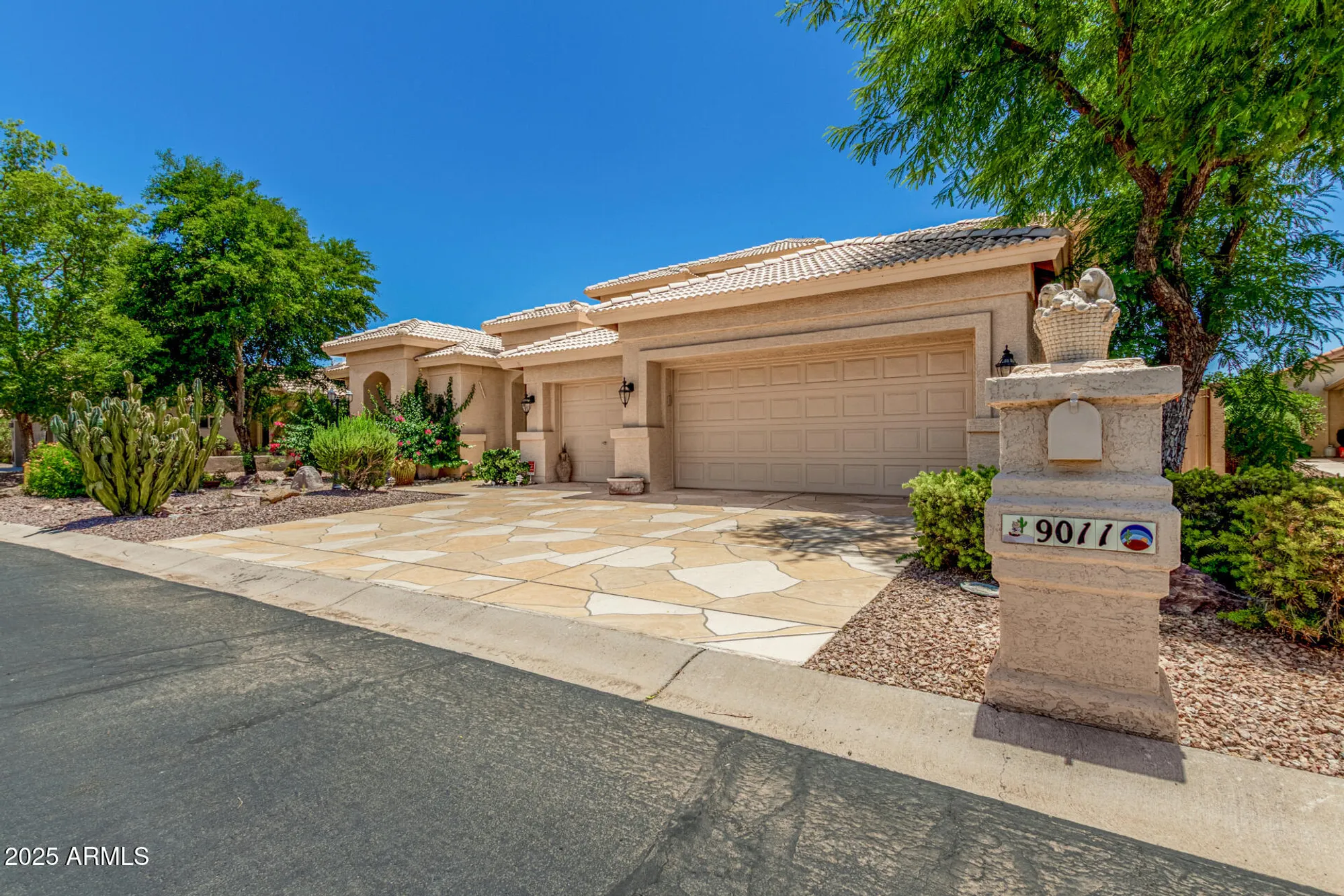 Property Slideshow image 5 of 68 | 9011 e emerald dr, Sun Lakes, AZ, 85248