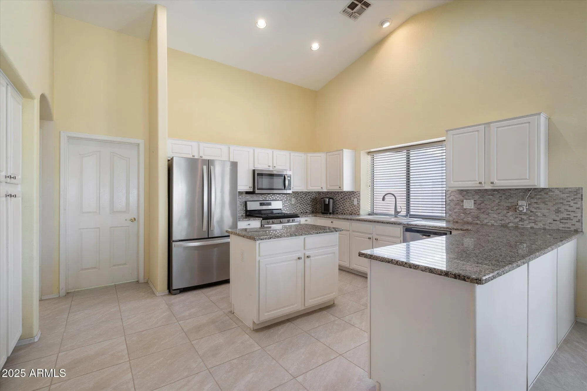 Property Slideshow image 14 of 31 | 8306 w escuda dr, Peoria, AZ, 85382