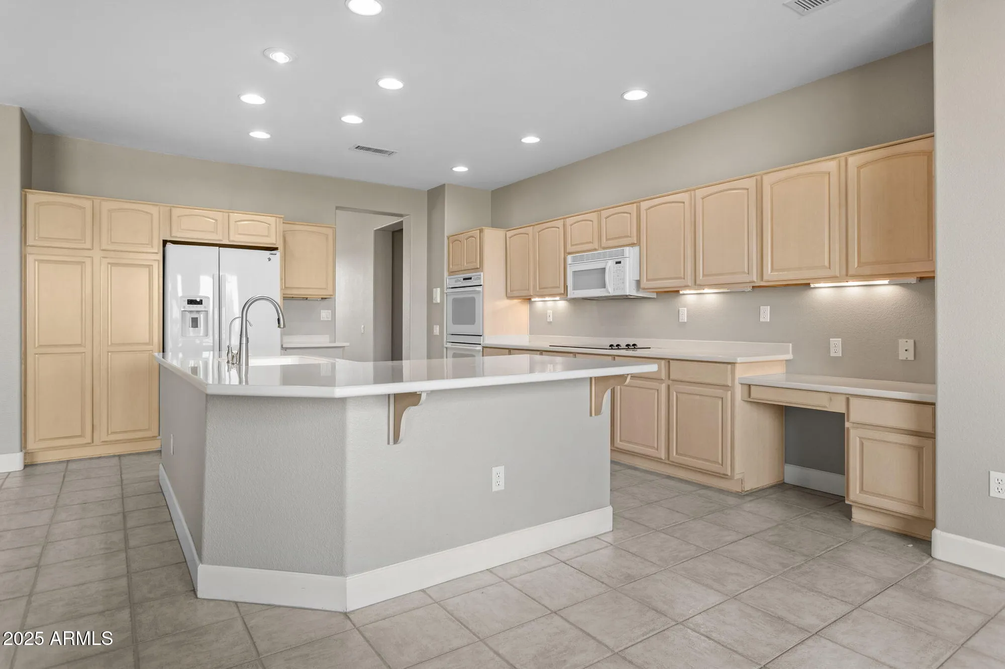 Property Slideshow image 16 of 54 | 17522 n ironhorse dr, Surprise, AZ, 85374