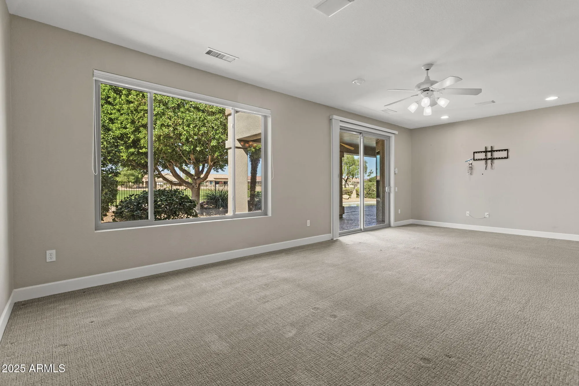 Property Slideshow image 23 of 54 | 17522 n ironhorse dr, Surprise, AZ, 85374