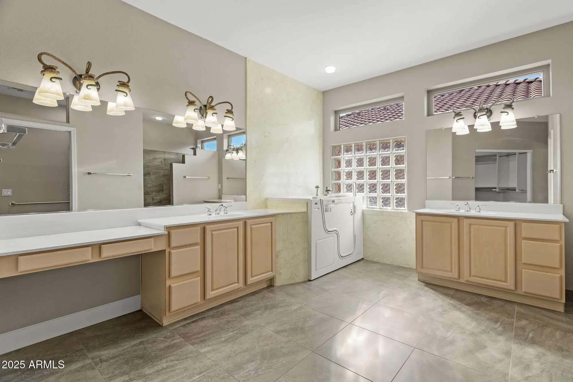 Property Slideshow image 25 of 54 | 17522 n ironhorse dr, Surprise, AZ, 85374