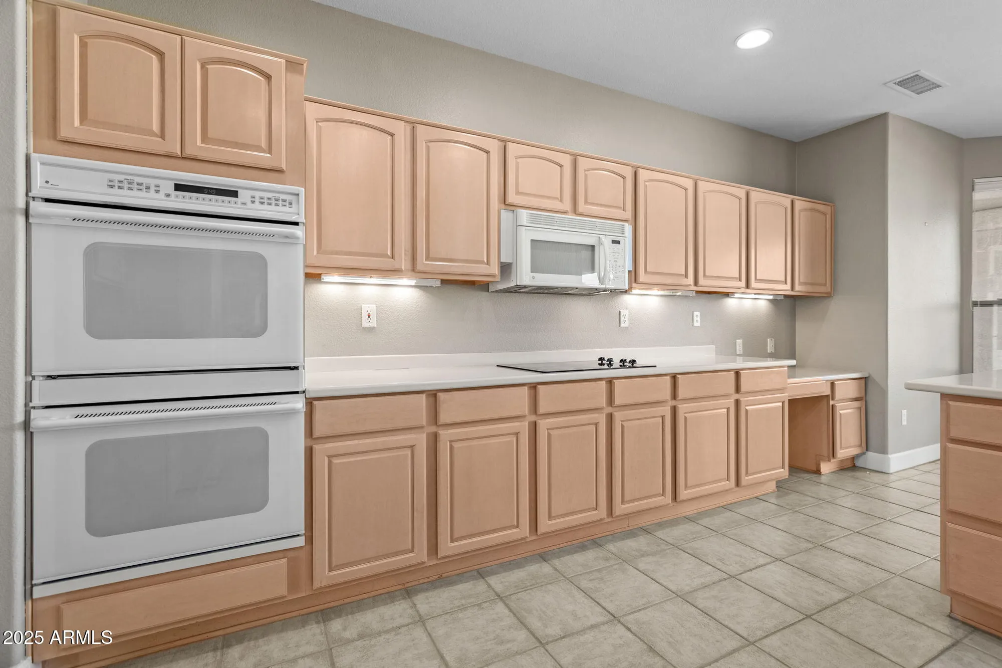 Property Slideshow image 19 of 54 | 17522 n ironhorse dr, Surprise, AZ, 85374