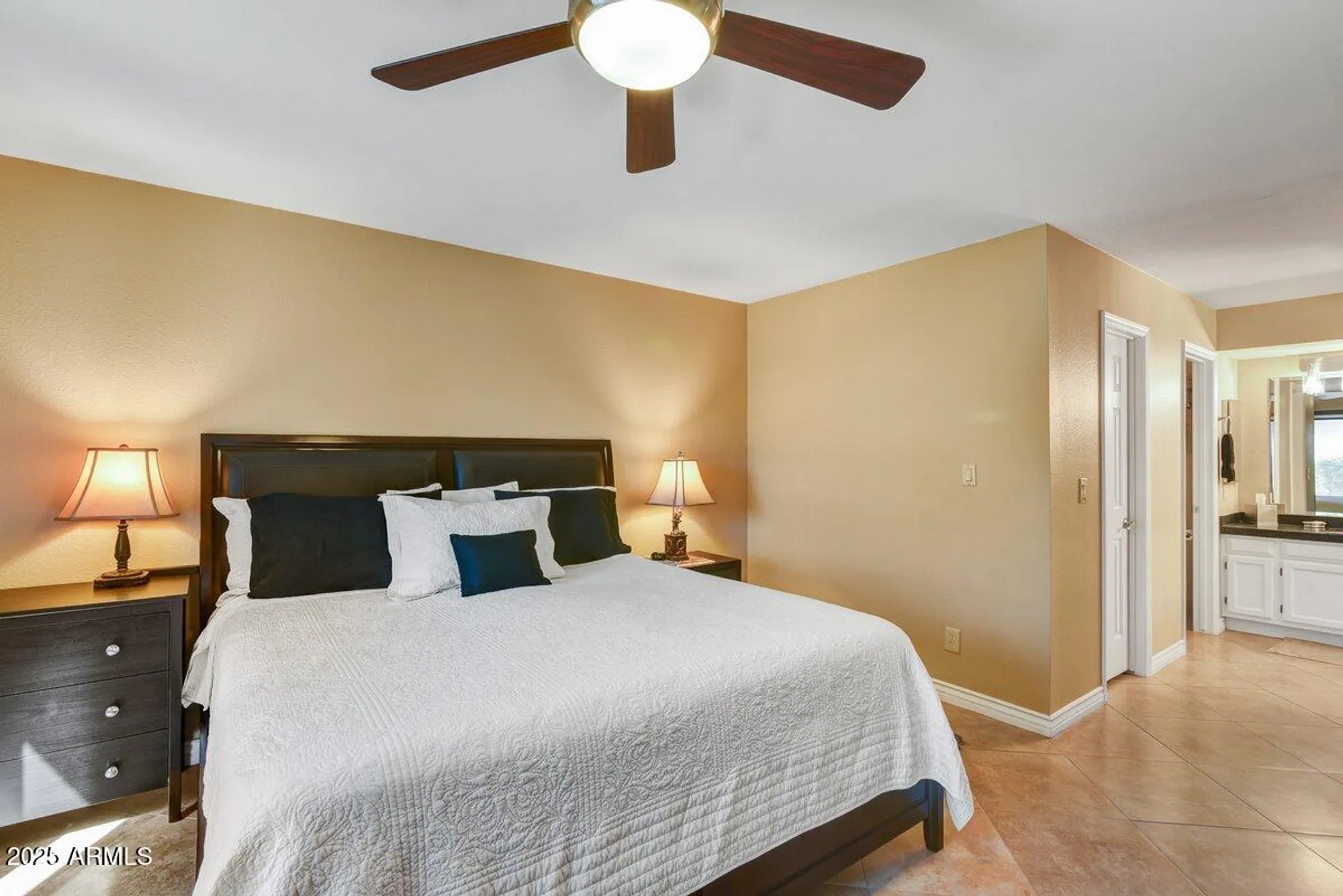 Property Slideshow image 8 of 21 | 9727 w kerry ln, Peoria, AZ, 85382