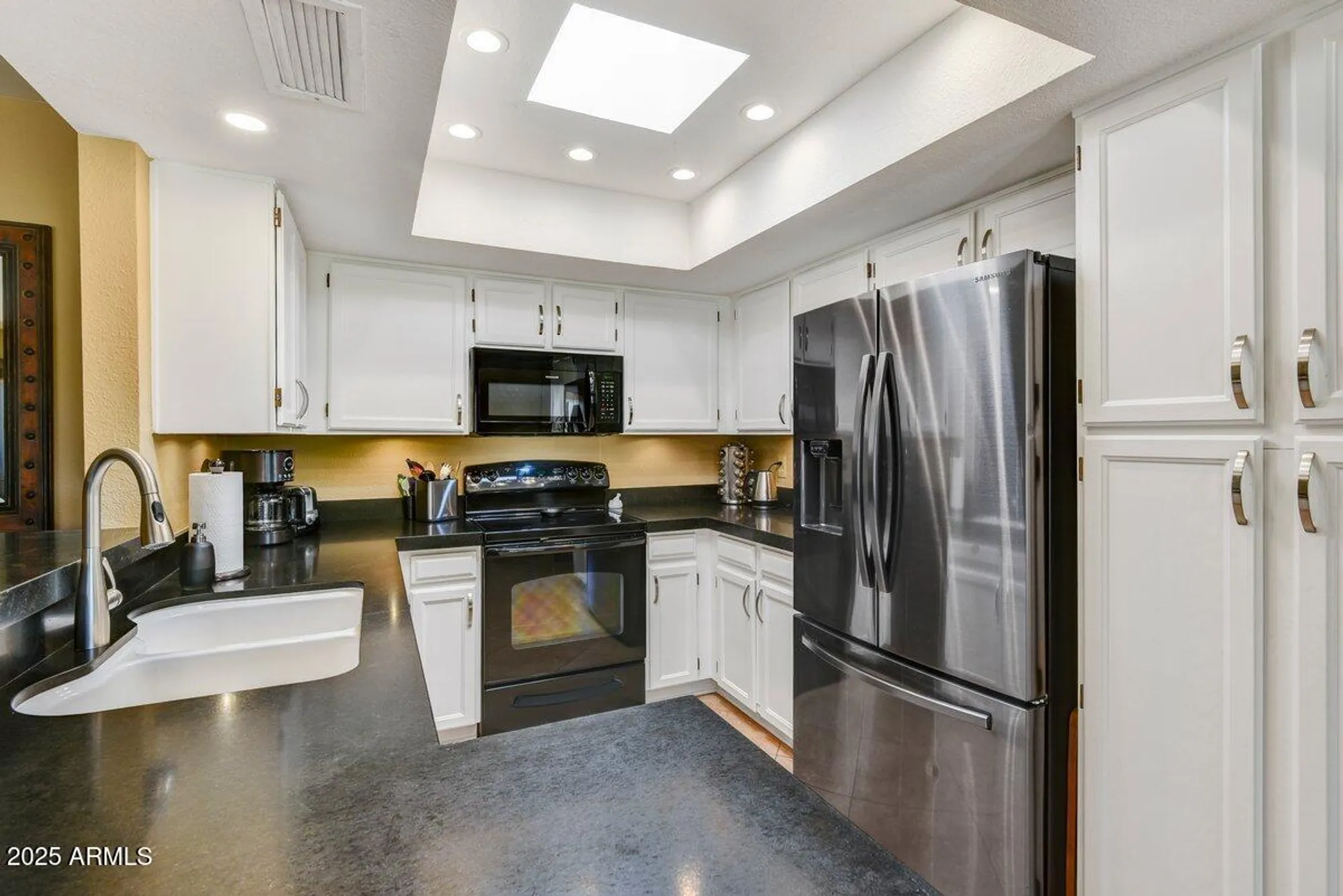 Property Slideshow image 6 of 21 | 9727 w kerry ln, Peoria, AZ, 85382